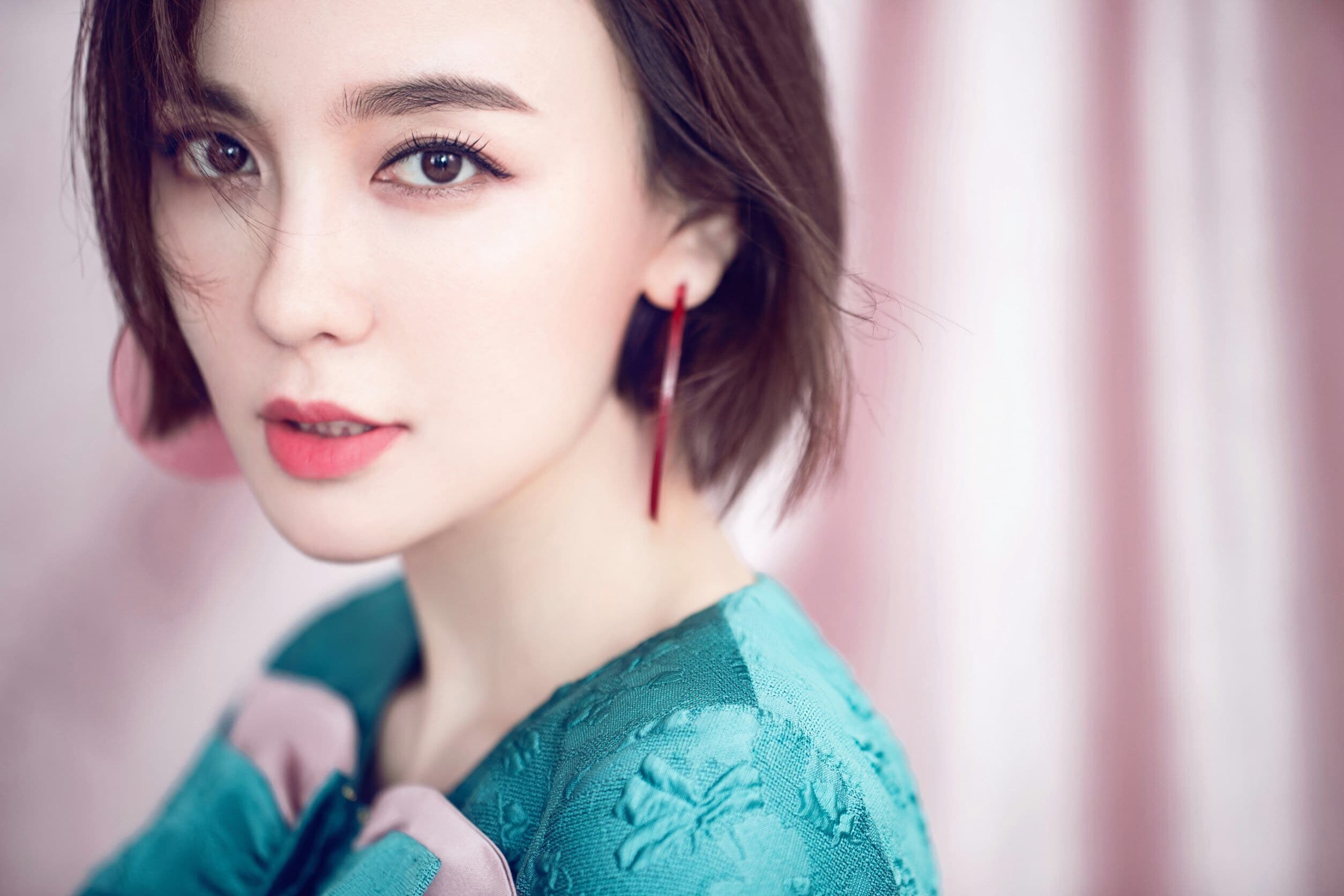 吻戲拍那麼多,呂佳容最感謝啟蒙老師明道。(人人娛樂提供)