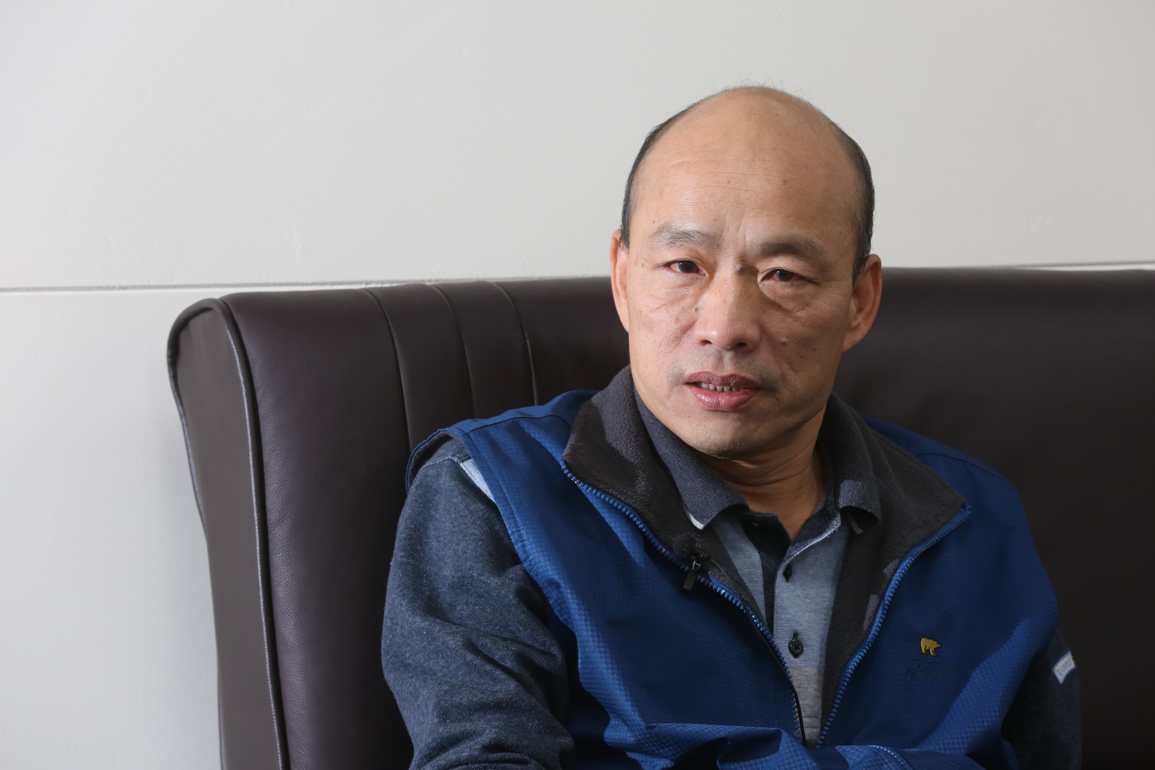 韓國瑜今日下午親赴北檢按鈴提告，控訴吳子嘉誹謗，隨後更反問吳「孩子在哪？送多少錢？錢怎麼送？」