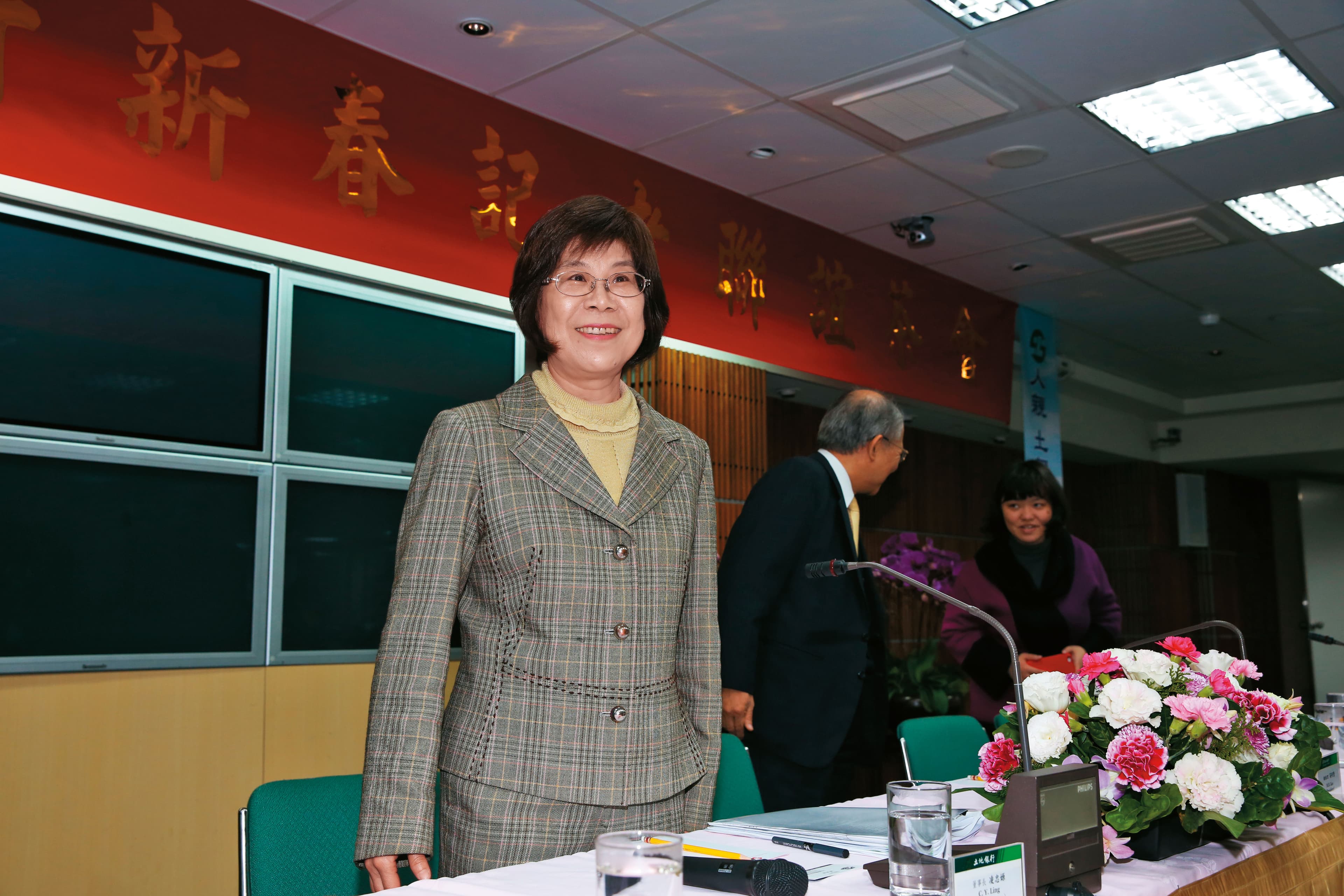為明年彰銀董監改選備戰，行政院長蘇貞昌找來多次和台新金交手的凌忠嫄上線。
