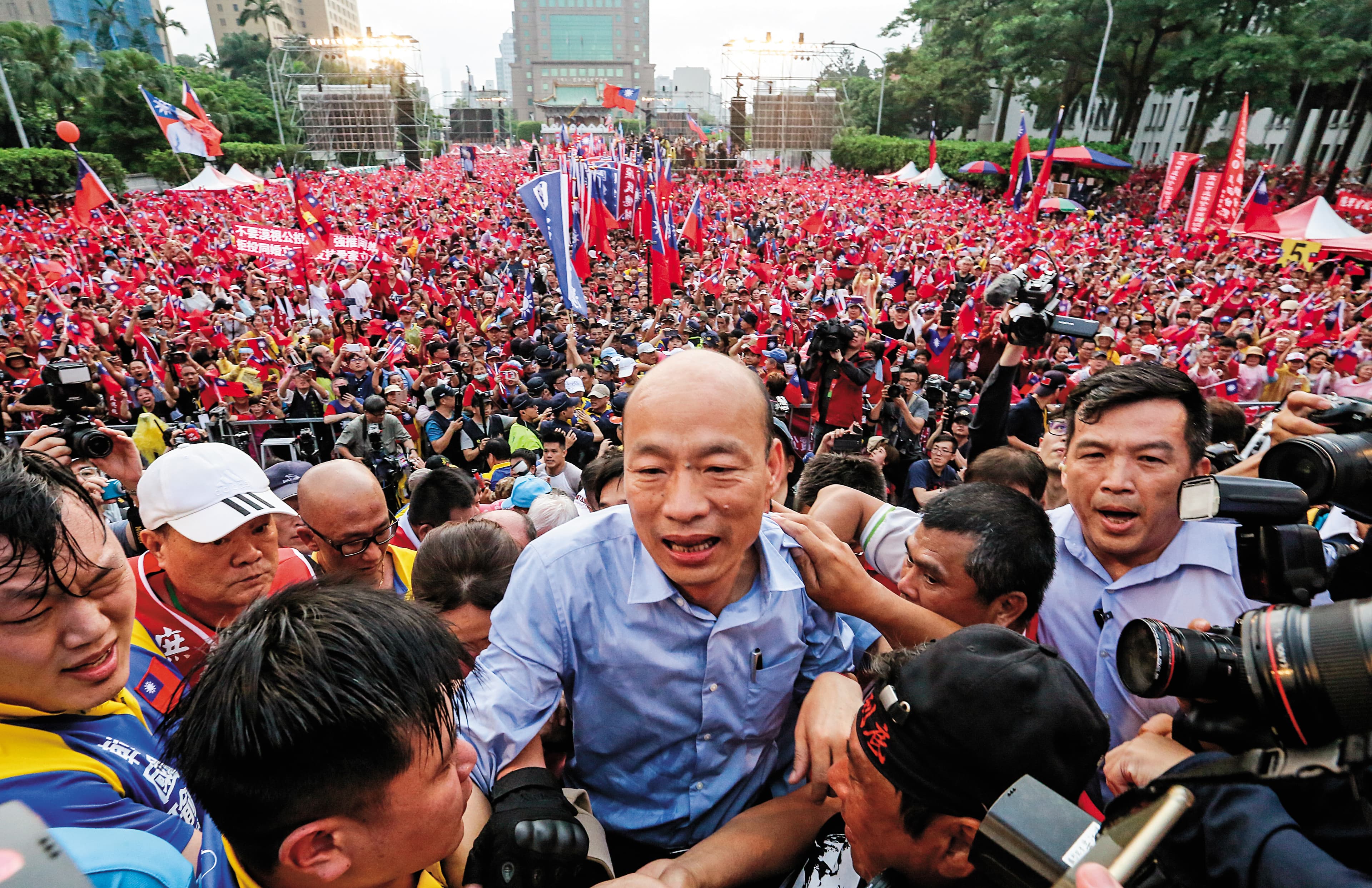 韓國瑜凱道造勢奏效,初選前還將在花蓮、台中、高雄再舉辦3場,複製去年高雄選舉的三山造勢。