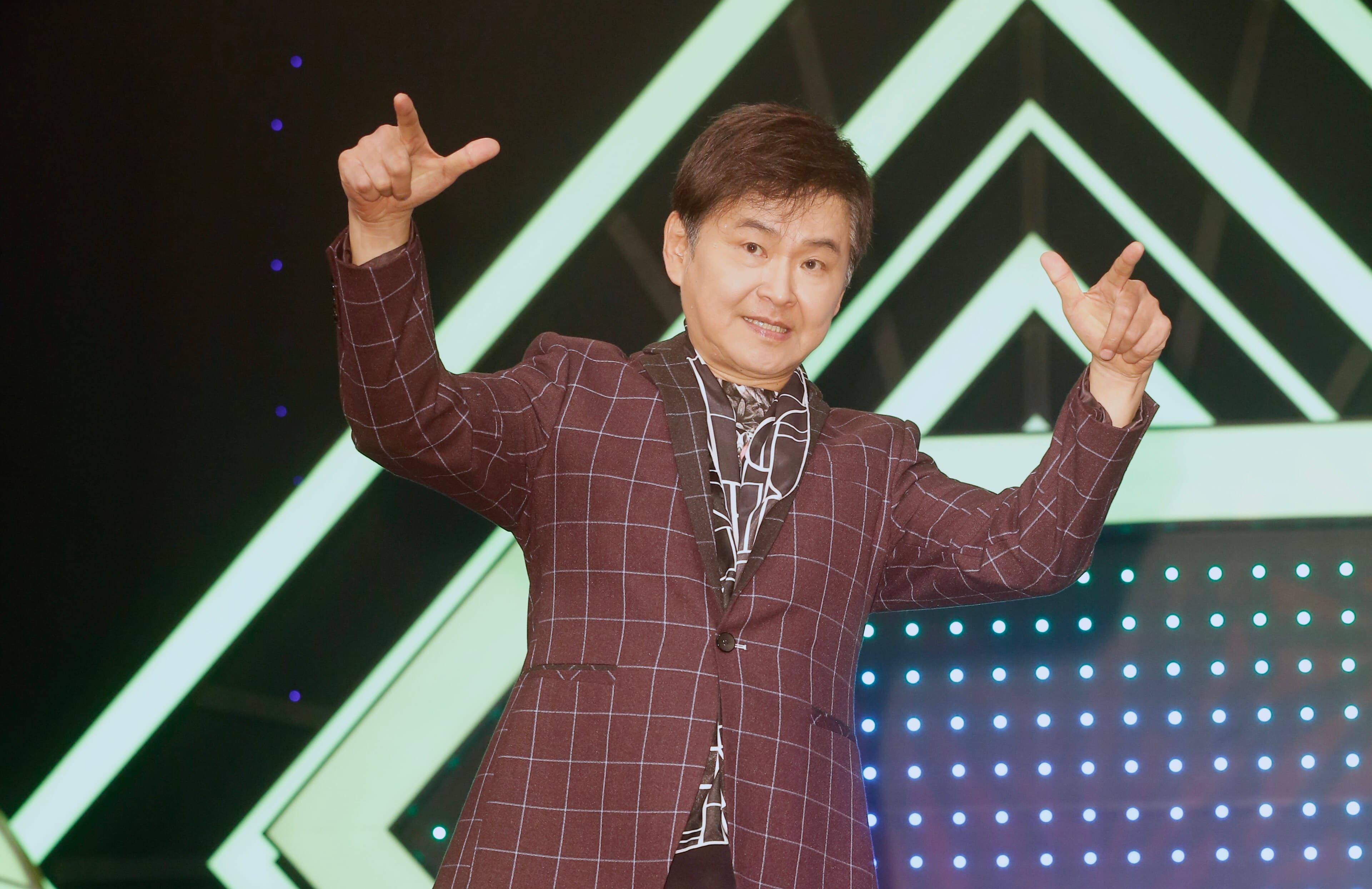 據了解,賀一航當時對於有別以往的新造型相當滿意。