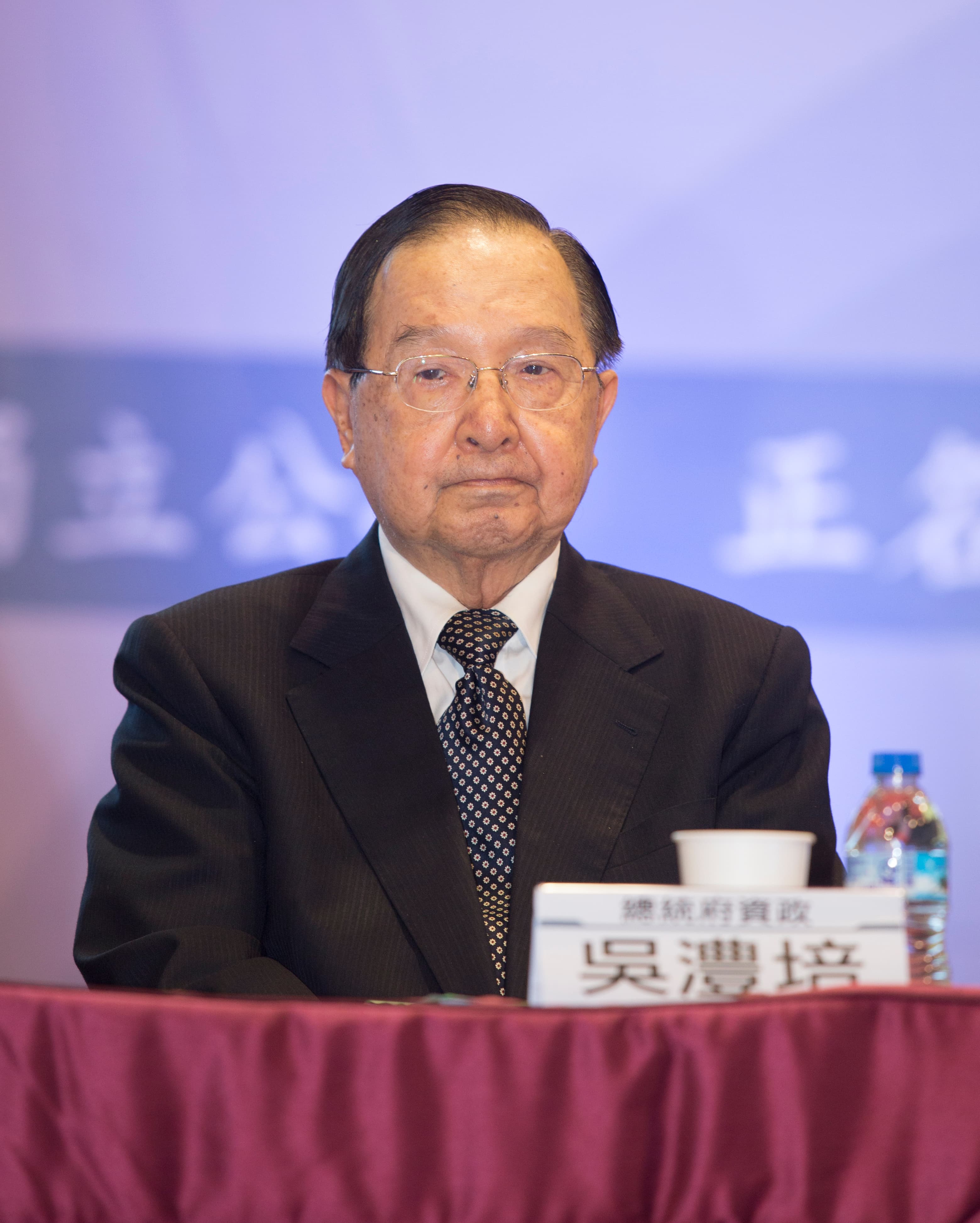 前資政吳澧培與彭明敏、中研院前院長李遠哲，再次發動連署，欲勸退總統蔡英文。