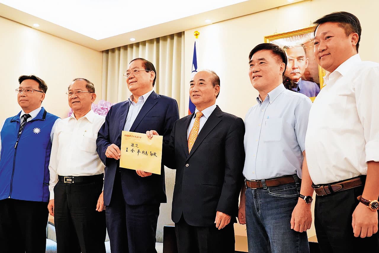 王金平在會見5人小組後,宣布「不參加奇奇怪怪的初選」,讓黨中央錯愕。(王金平辦公室提供)