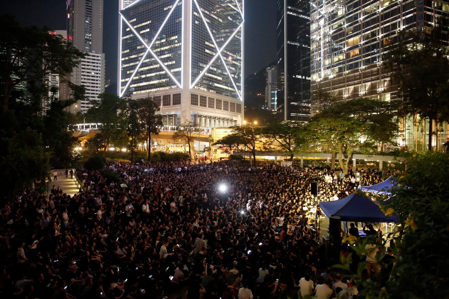 主辦單位稱今晚參與集會人數約6,000人。