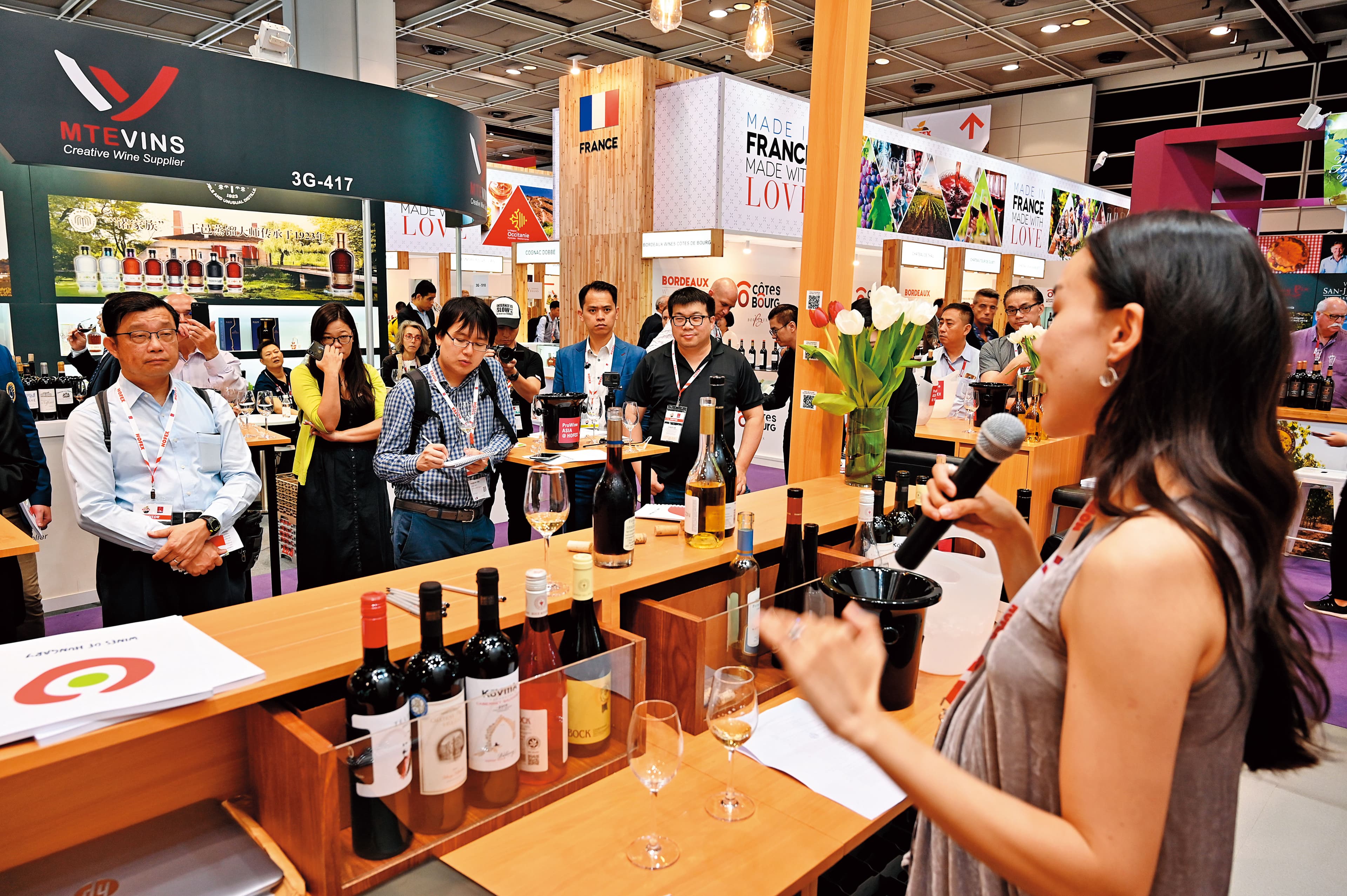 酒展現場除了酒商多,專家也不少,許多國際知名的MW(Master Wine)現場開講,可說座無虛席。
