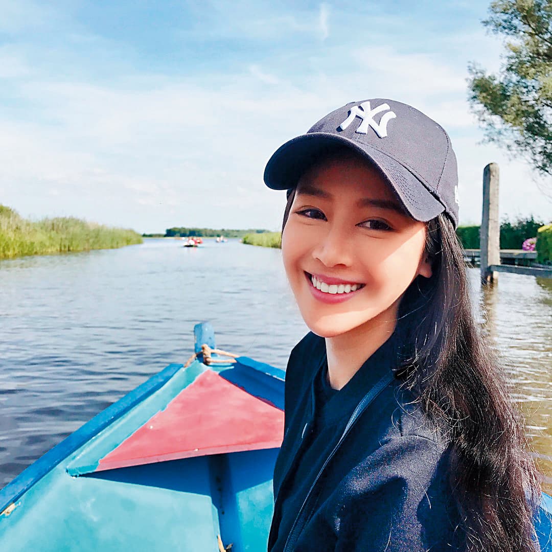 Ivy自己的社群網站上,也有不少頗不自然的個人照,尤其下巴非常吸睛。(翻攝自Ivy IG)