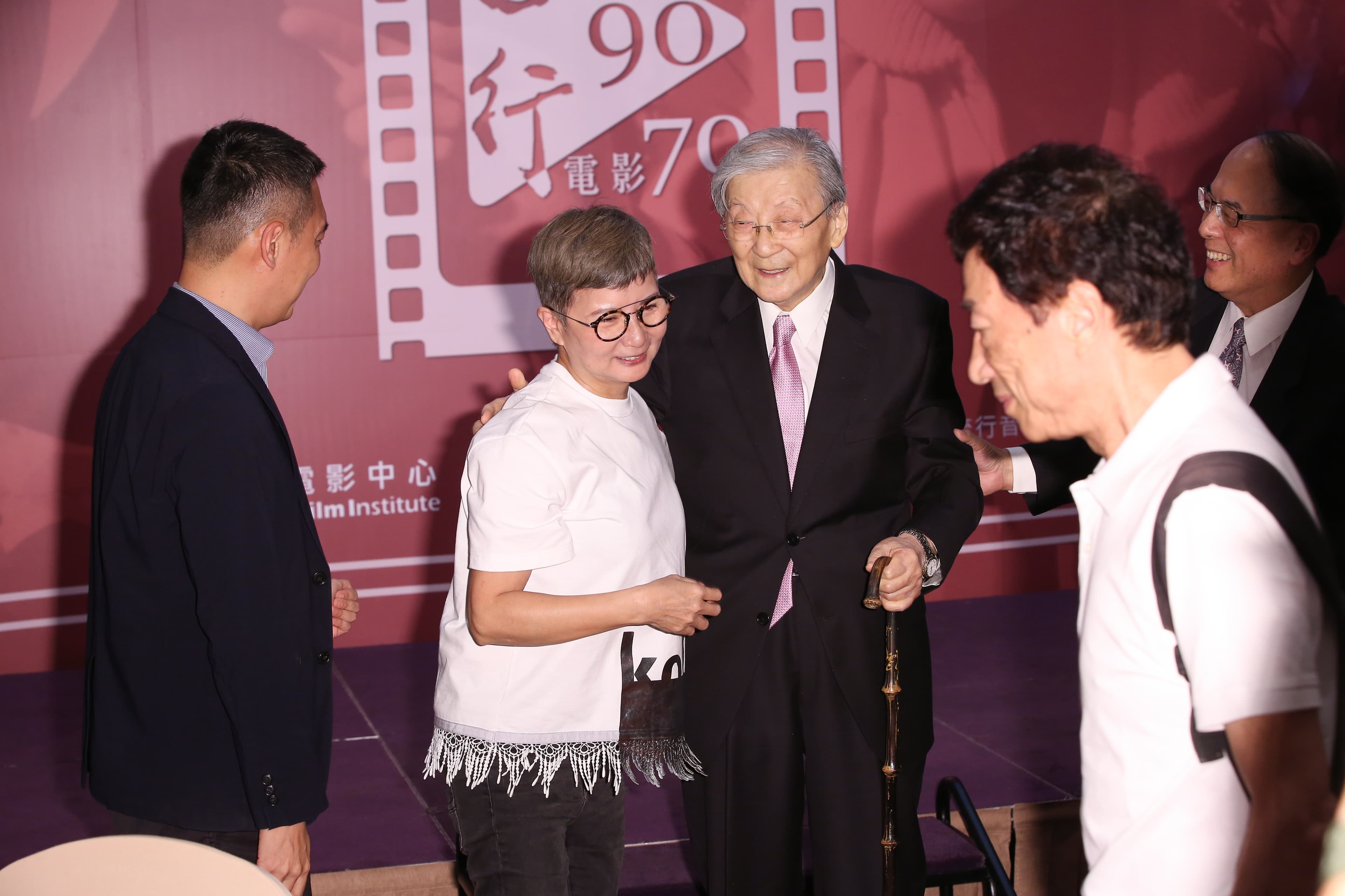 李烈的第一部電影就是李行導演的《小城故事》,如今與王童、張艾嘉、朱延平等人合作監製李行的紀錄片。