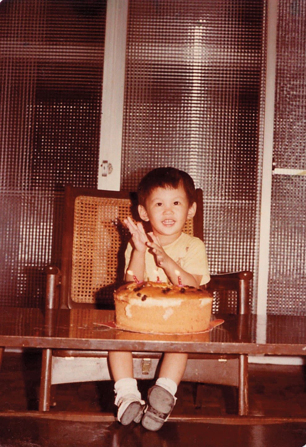 魏益群從小就喜歡過生日,因為能收到禮物。但他想要像正常小孩一樣遊玩的願望,從沒實現過。(魏益群提供)