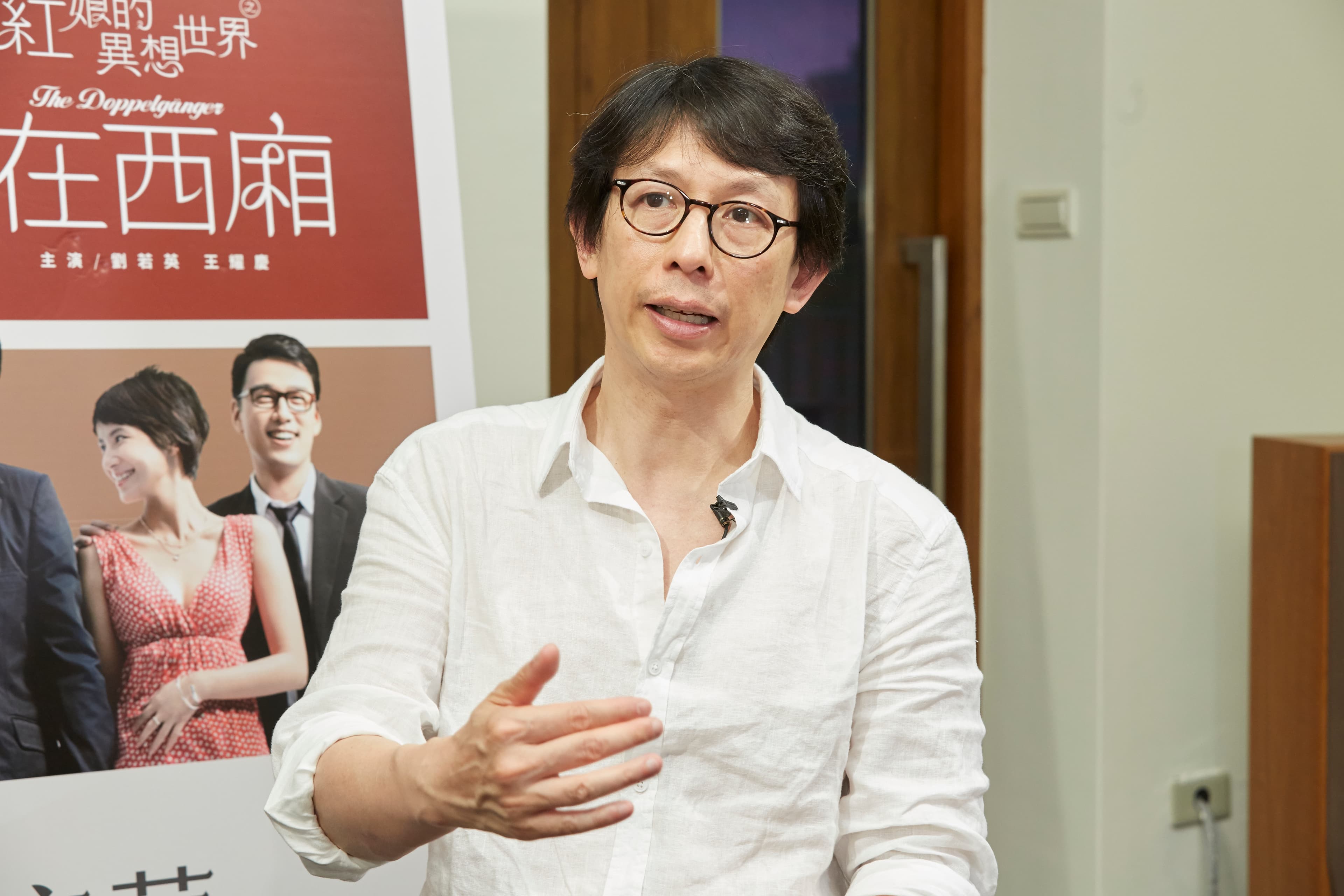 幾年前林奕華曾被稱為「港台八卦教科書」,但他坦言,如今再講「八卦」已過時,因為「一切都只是套路」。