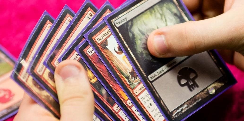 安東尼年輕時沉迷於交換卡牌遊戲 《魔法風雲會》(Magic:The Gathering),後來也為該遊戲設計角色。(翻攝自medium.com)