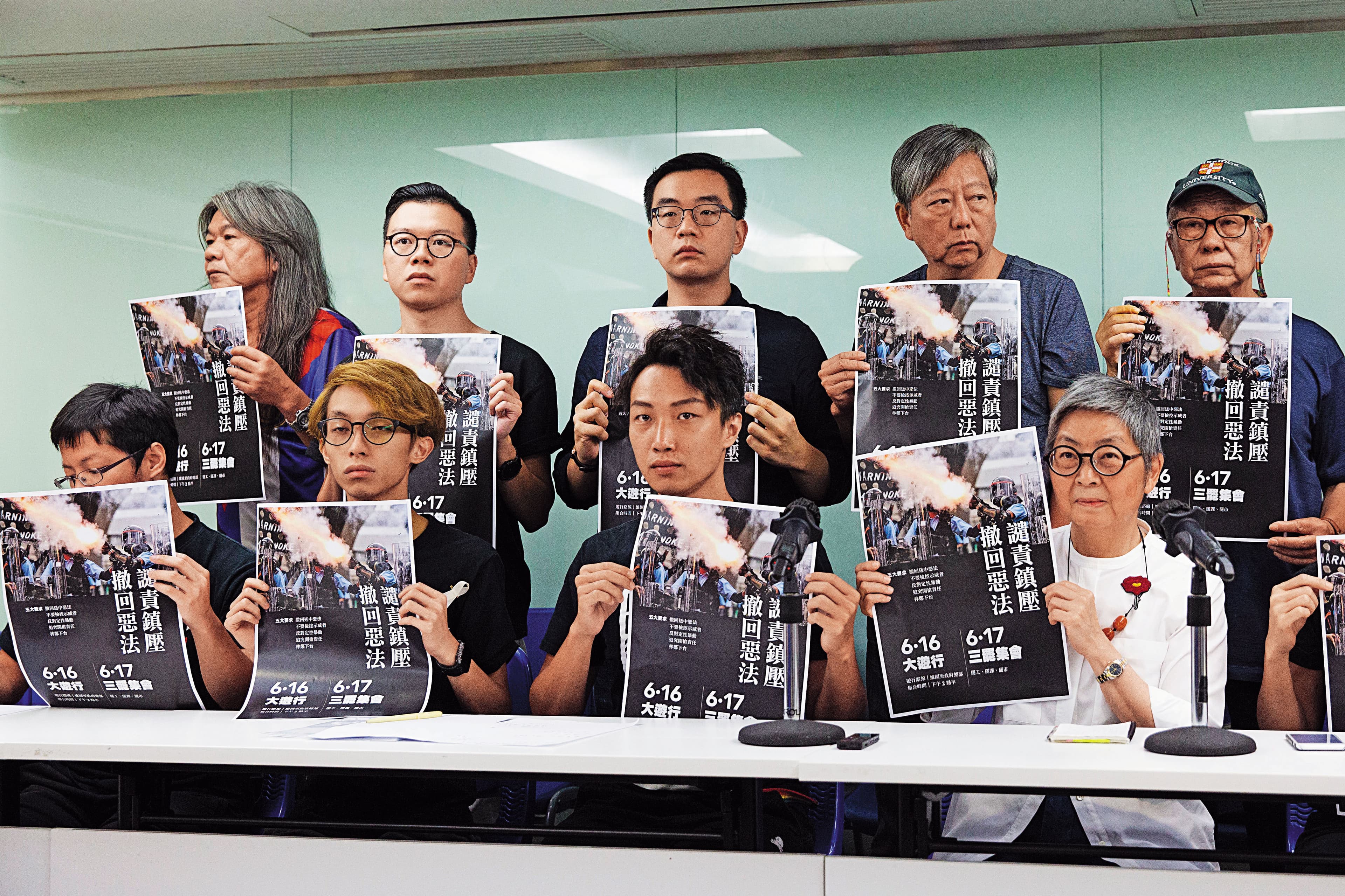 200萬加一人遊行前一天,民陣召開記者會痛斥港府暴力鎮壓,岑子杰(前中)強調,民陣最重要的訴求是政府不能將612定位為暴動。