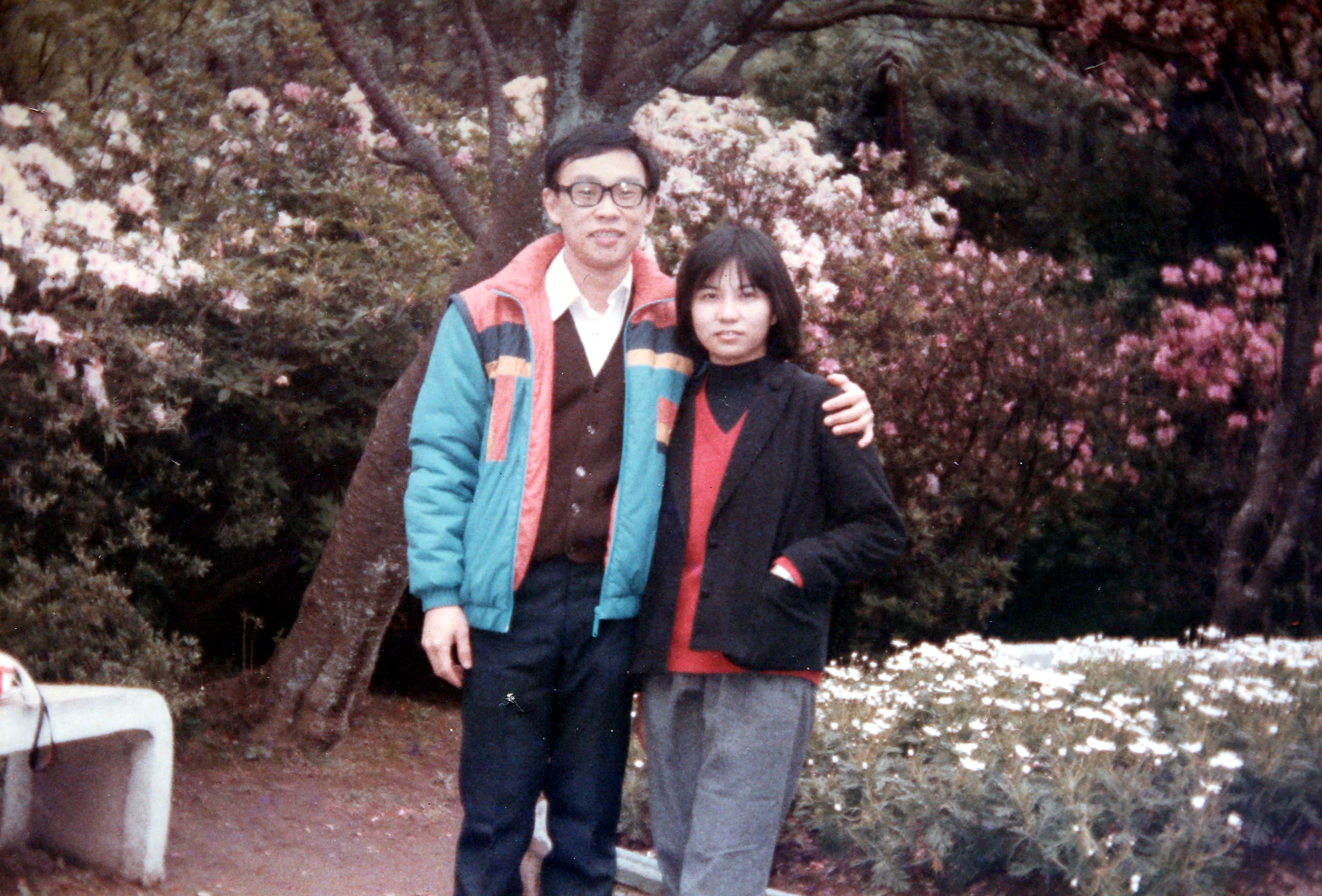 陳欽生在1985年左右,與妻子(右)到慈湖玩的合照。(陳欽生提供)