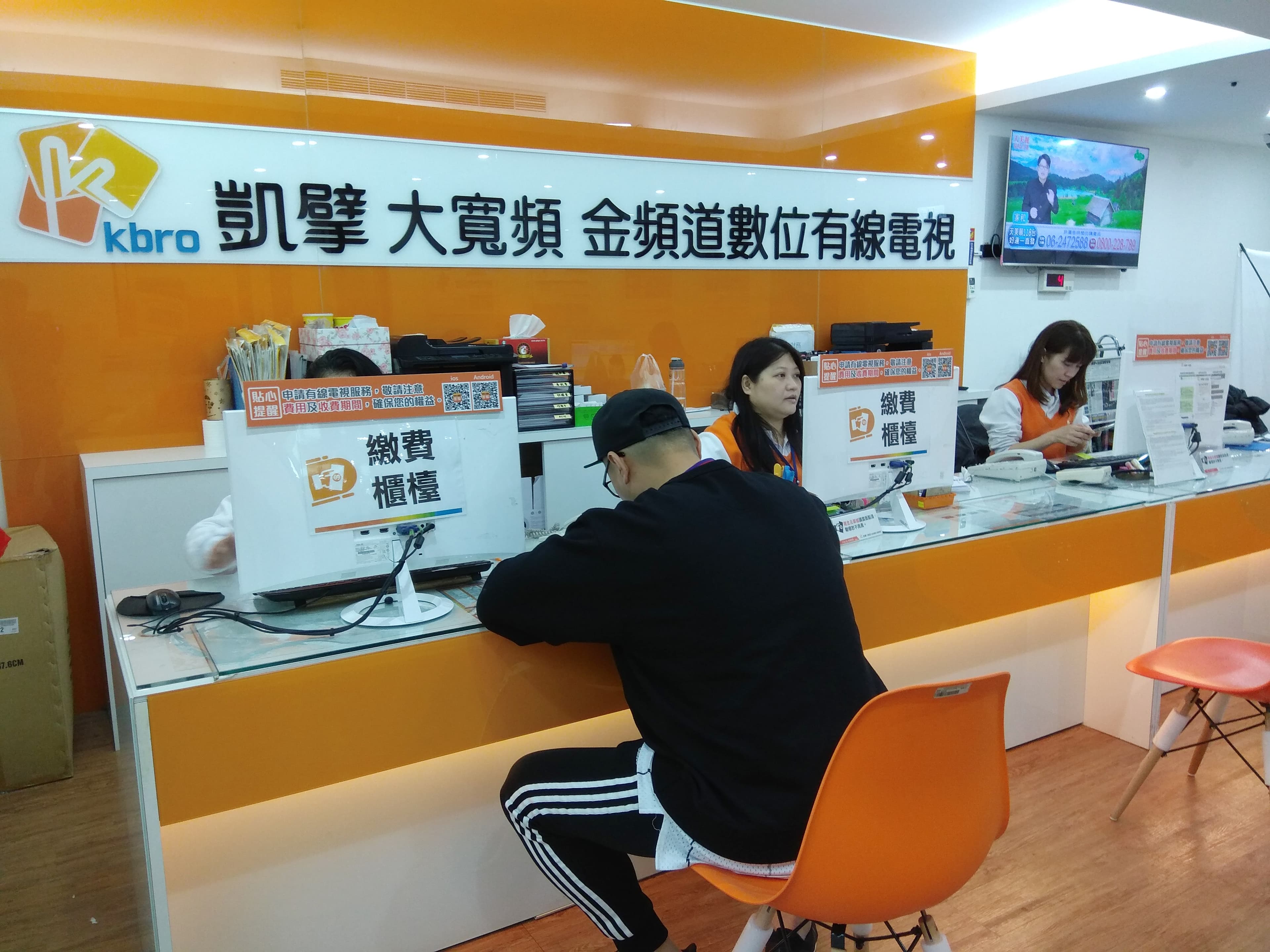 蔡明忠擁有的凱擘受到北都、全國等新系統業者低價搶客的影響,去年流失至少6萬用戶。