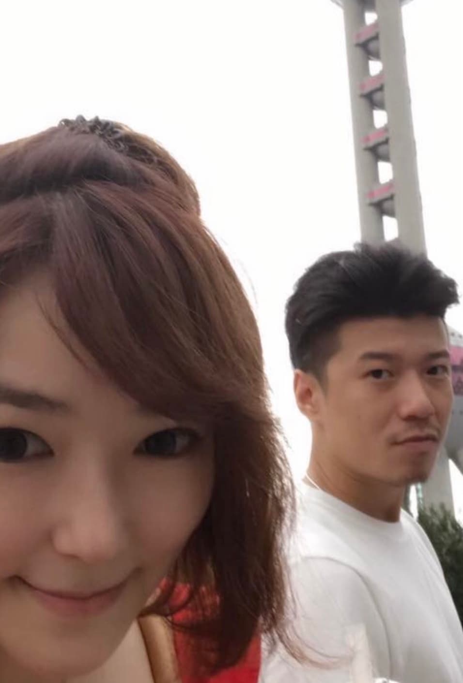 董女指控,李柏蓉打線上遊戲認識上海男友,隨即飛離台灣,連小孩都不顧。(董女提供)