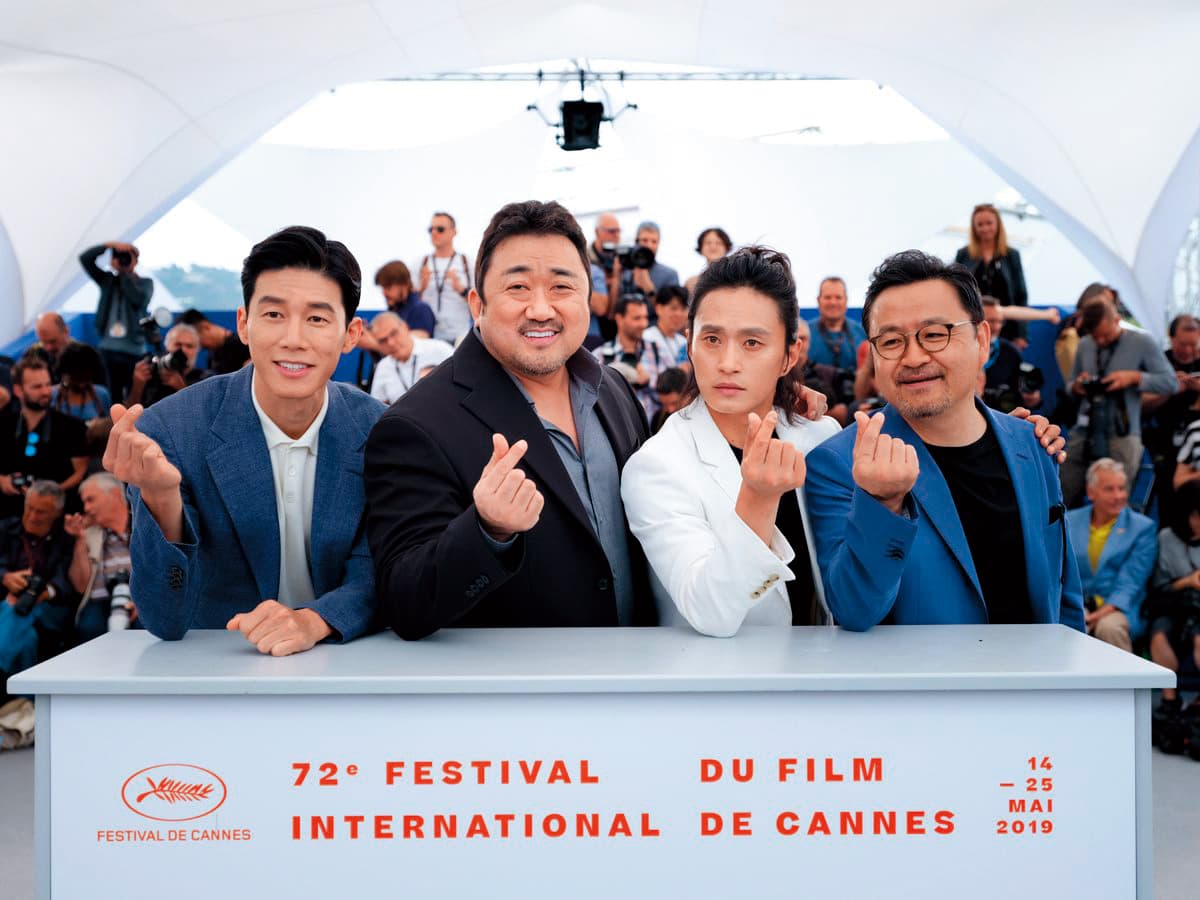 《極惡對決》入選今年坎城影展午夜放映單元,導演李元太(右一)領軍馬東石(左二)等演員風光出席活動。(翻攝自坎城影展官方網站)