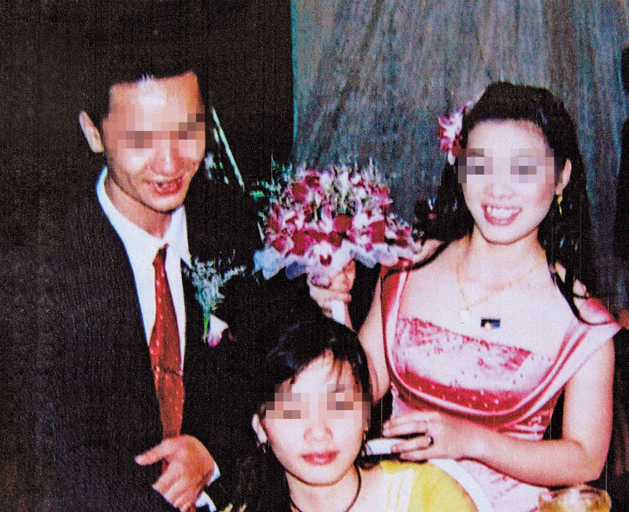 凶手馮名懷(後左)與妻子黎氏妙裝(後右)在越南結婚,後來一起來台工作賺錢。(警方提供)