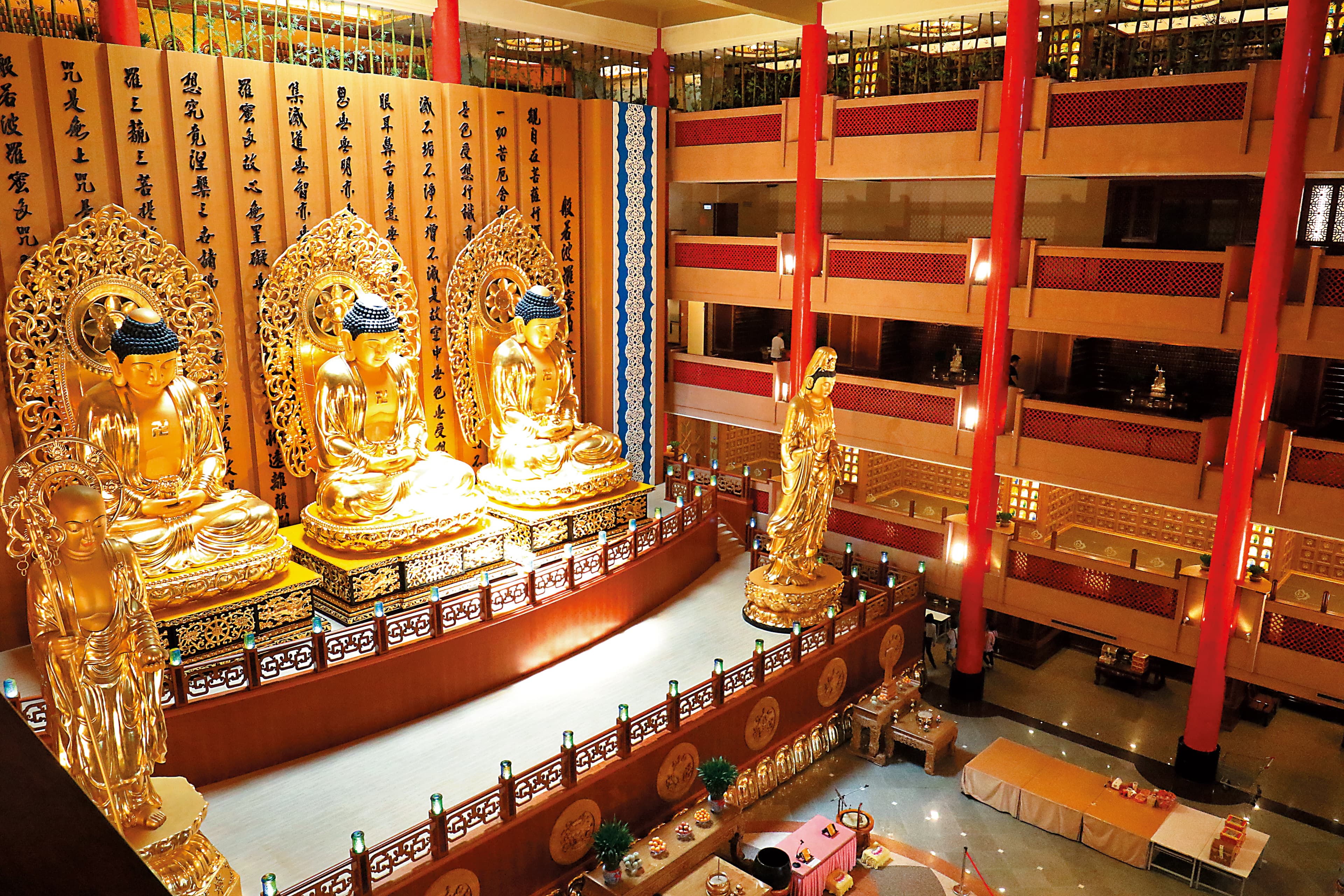 謝忻前往的蓬萊陵園，是2016年過世的恩師黃義雄（寇桑）長眠處。