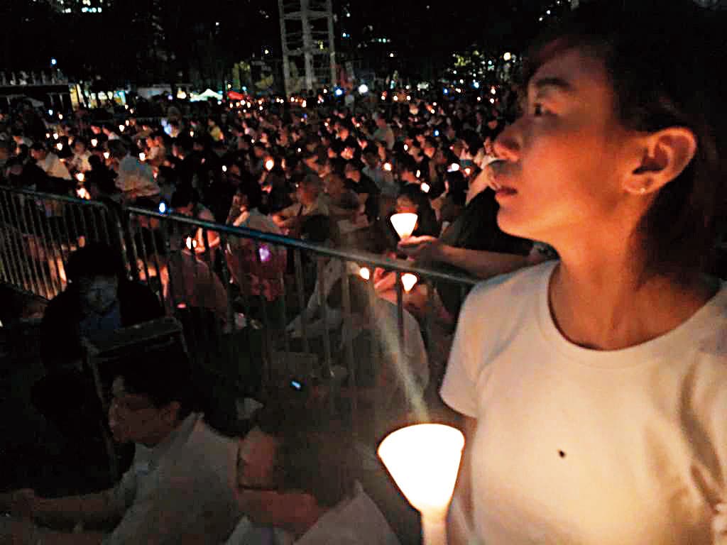 黎明每年都會來參加維園六四集會,香港是她學習民主自由、成為公民的地方。(黎明提供)