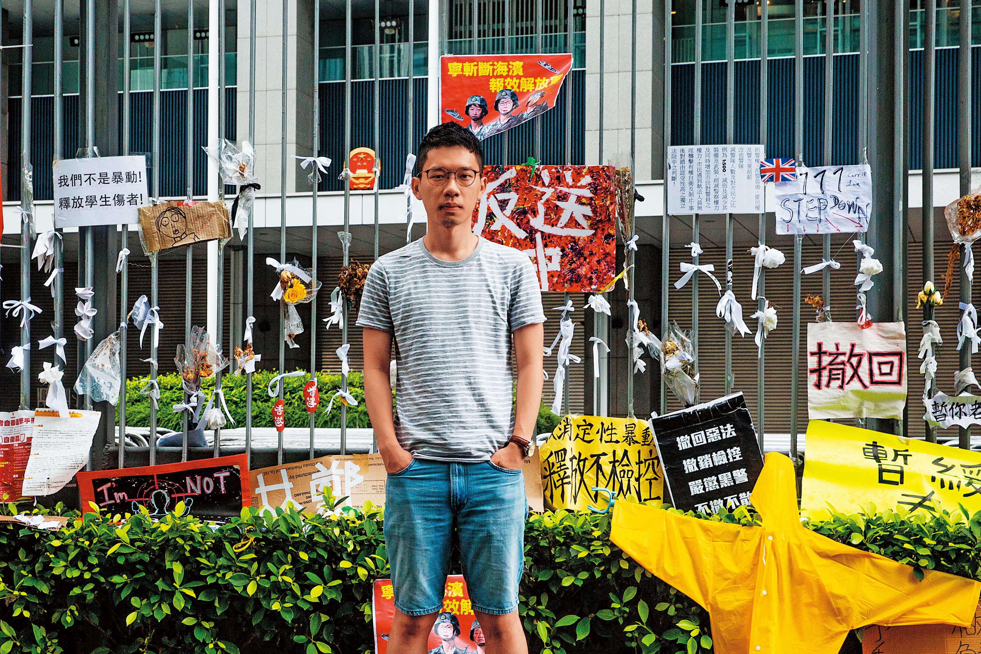 身後的公民廣場如今已無法讓公民進入,羅冠聰說,這個地方改變了他,也改變了許多香港人。
