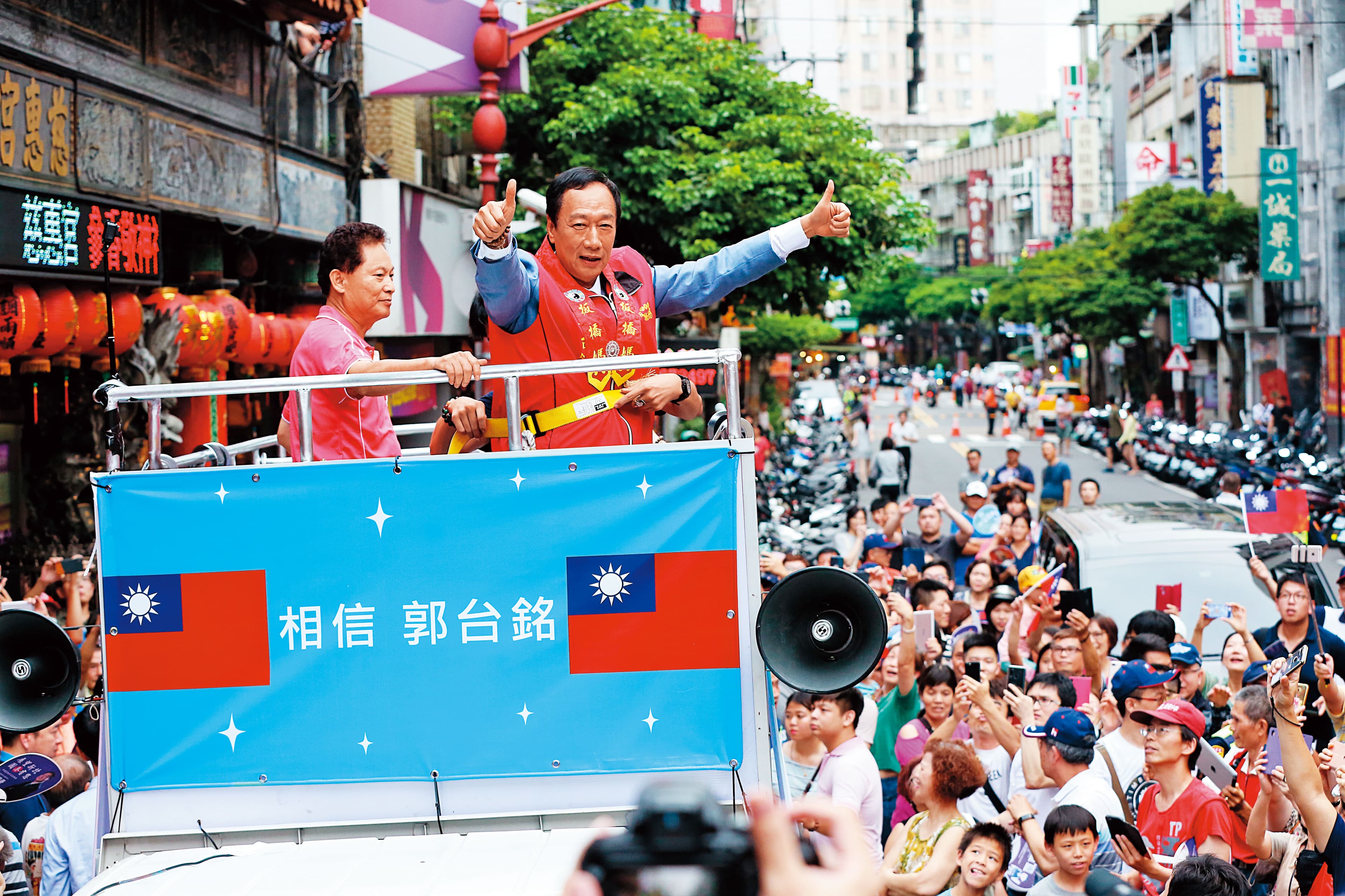 郭台銘急起直追,力拚聲勢在民調封關前勝過韓國瑜。
