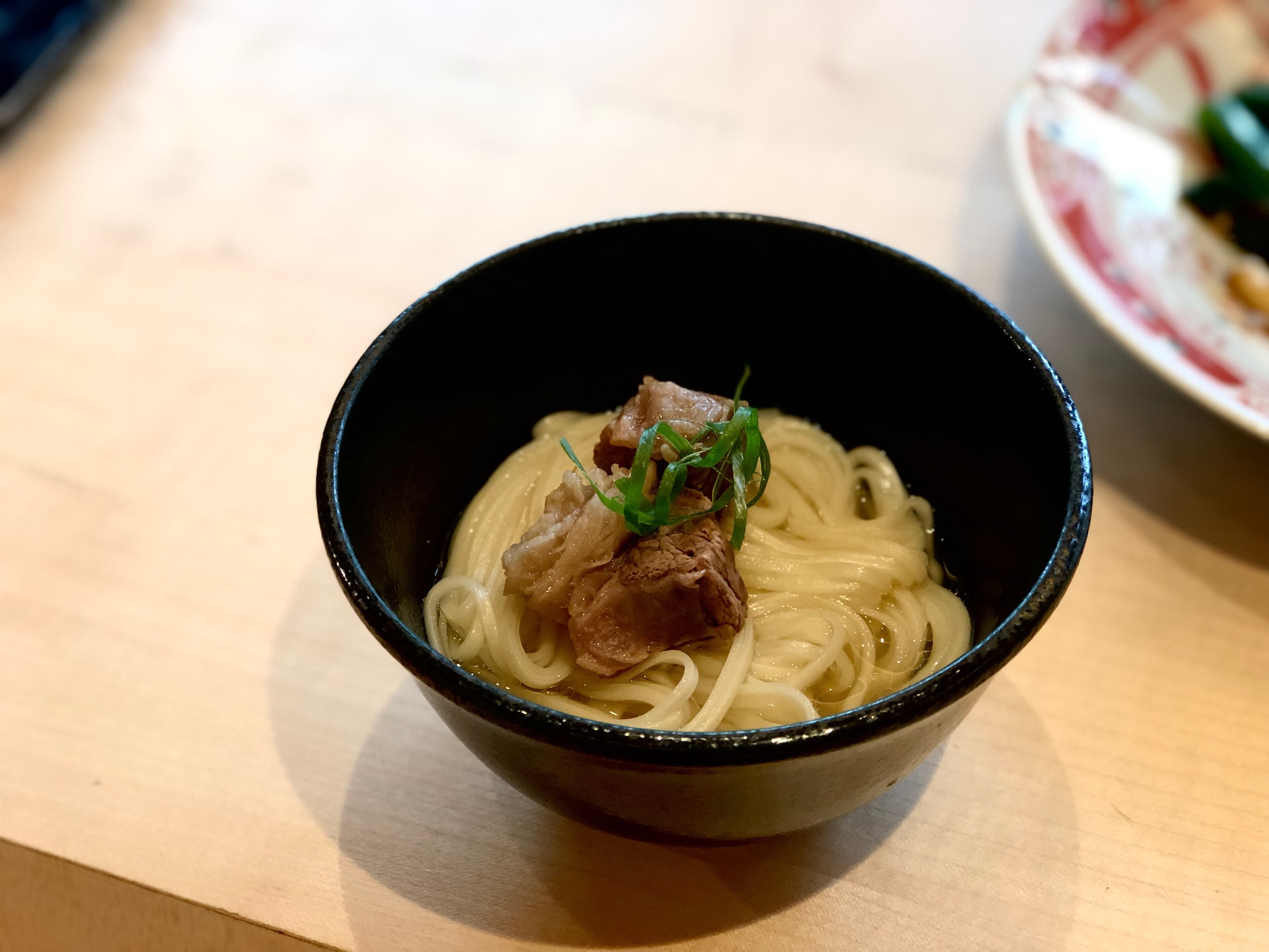 「和牛腱子心拌麵」清淡雅緻。