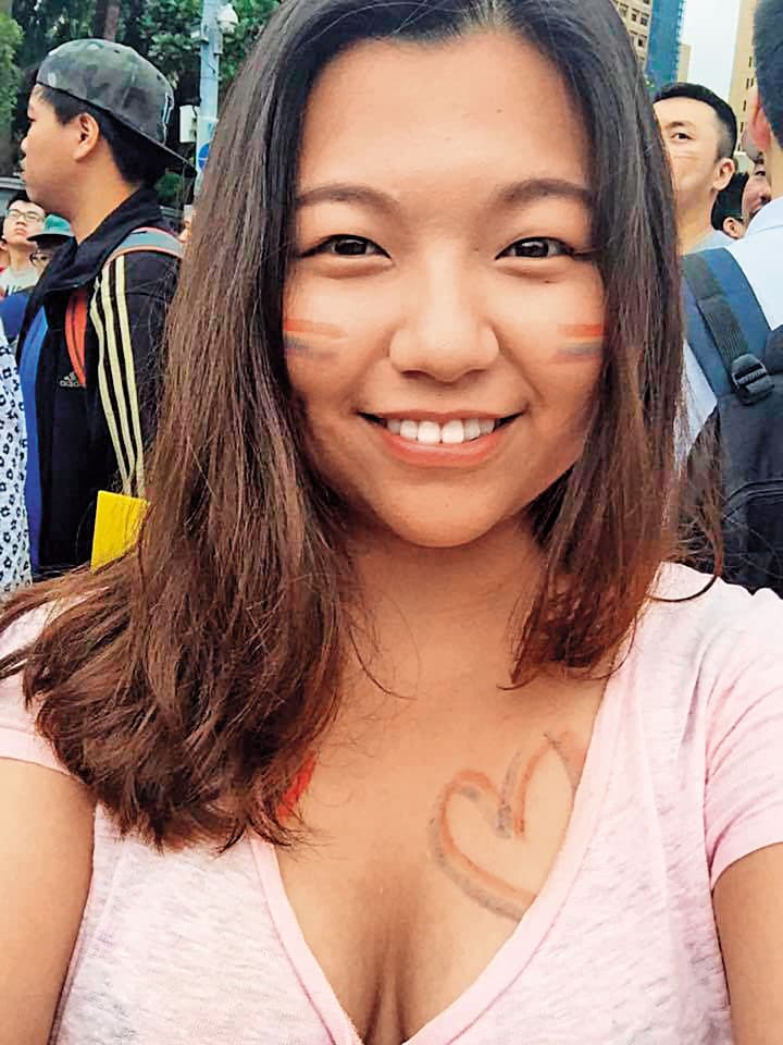 李宜靜曾努力減肥,「上大學後參加性別社團,大家都說我很美不用減肥,久了我也覺得我很美。同溫層真的很重要。」照片是2015年秋天拍的,當時體重約六十多公斤。(李宜靜提供)