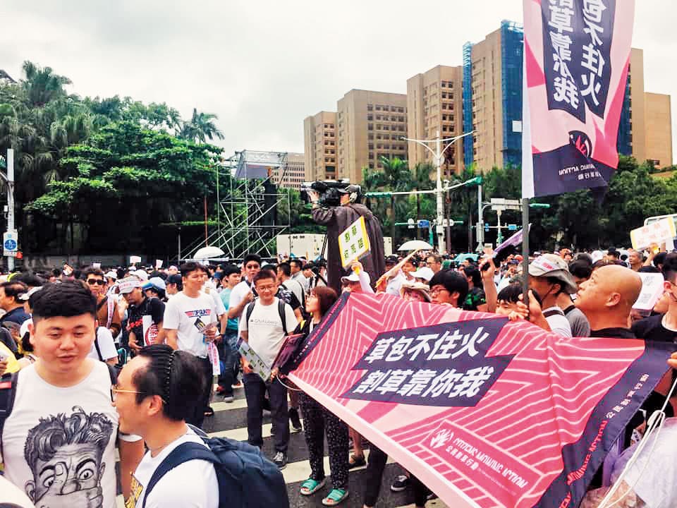 韓國瑜若當選總統,白色聯盟主張必須依比例返還選舉補助款。(翻攝公民割草行動臉書)