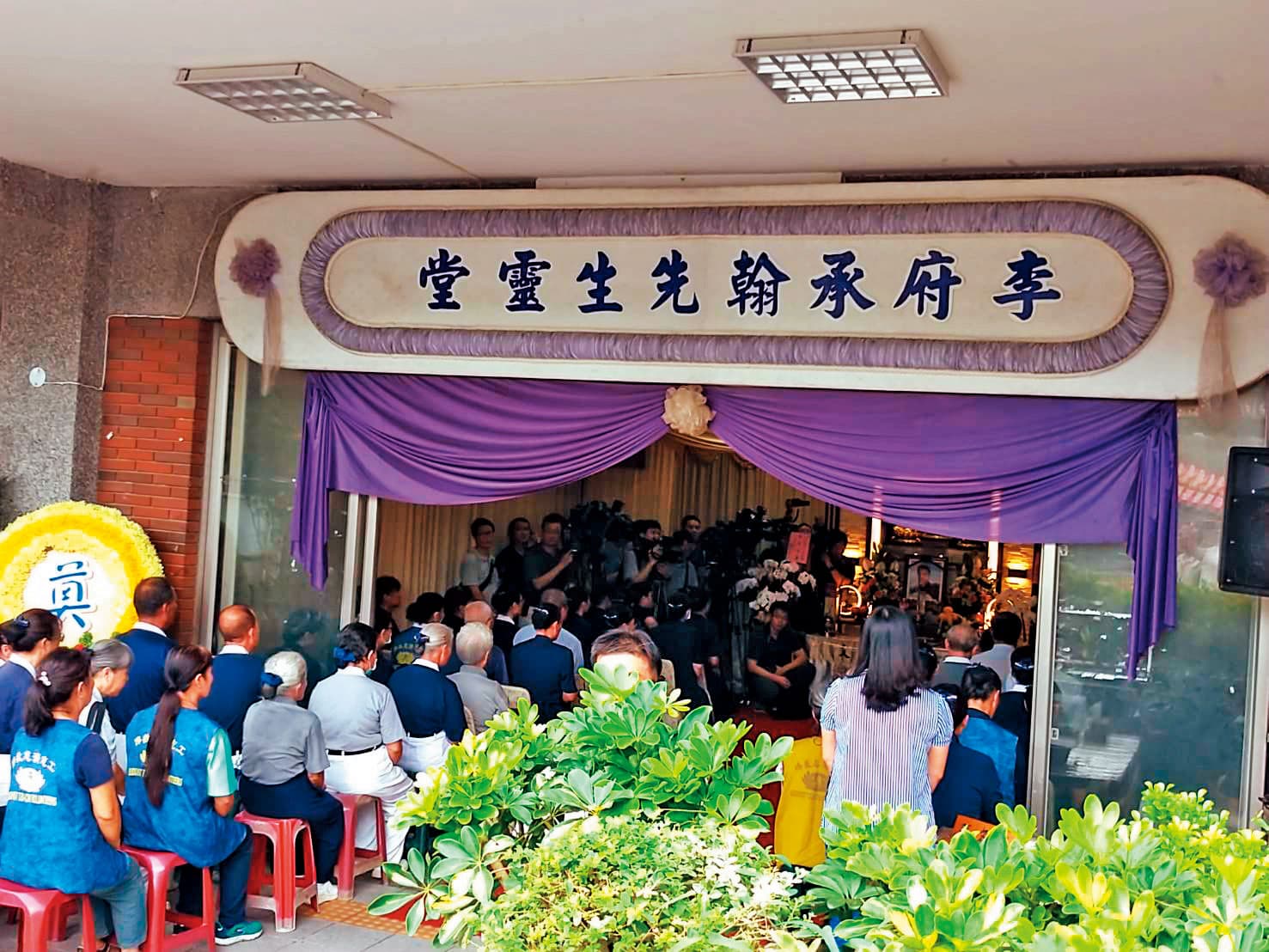 李承翰不幸殉職,許多民眾自發前往靈堂弔唁。