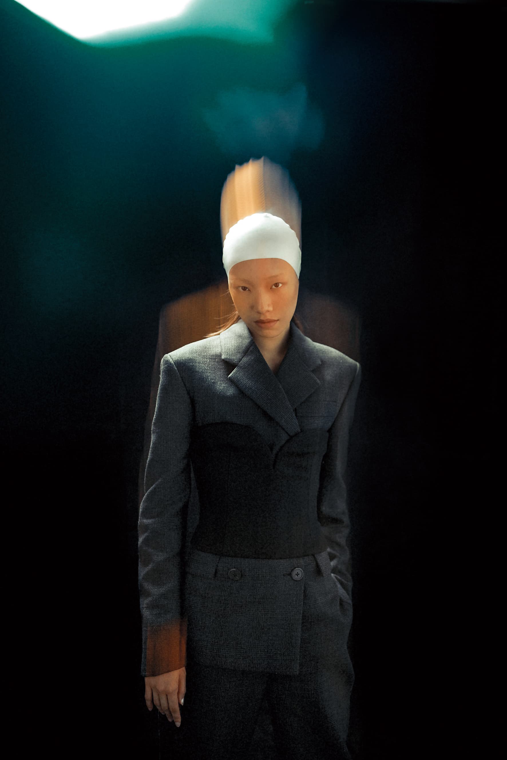 灰色西裝外套、黑色馬甲、灰色西裝褲 價格未定 by PRADA