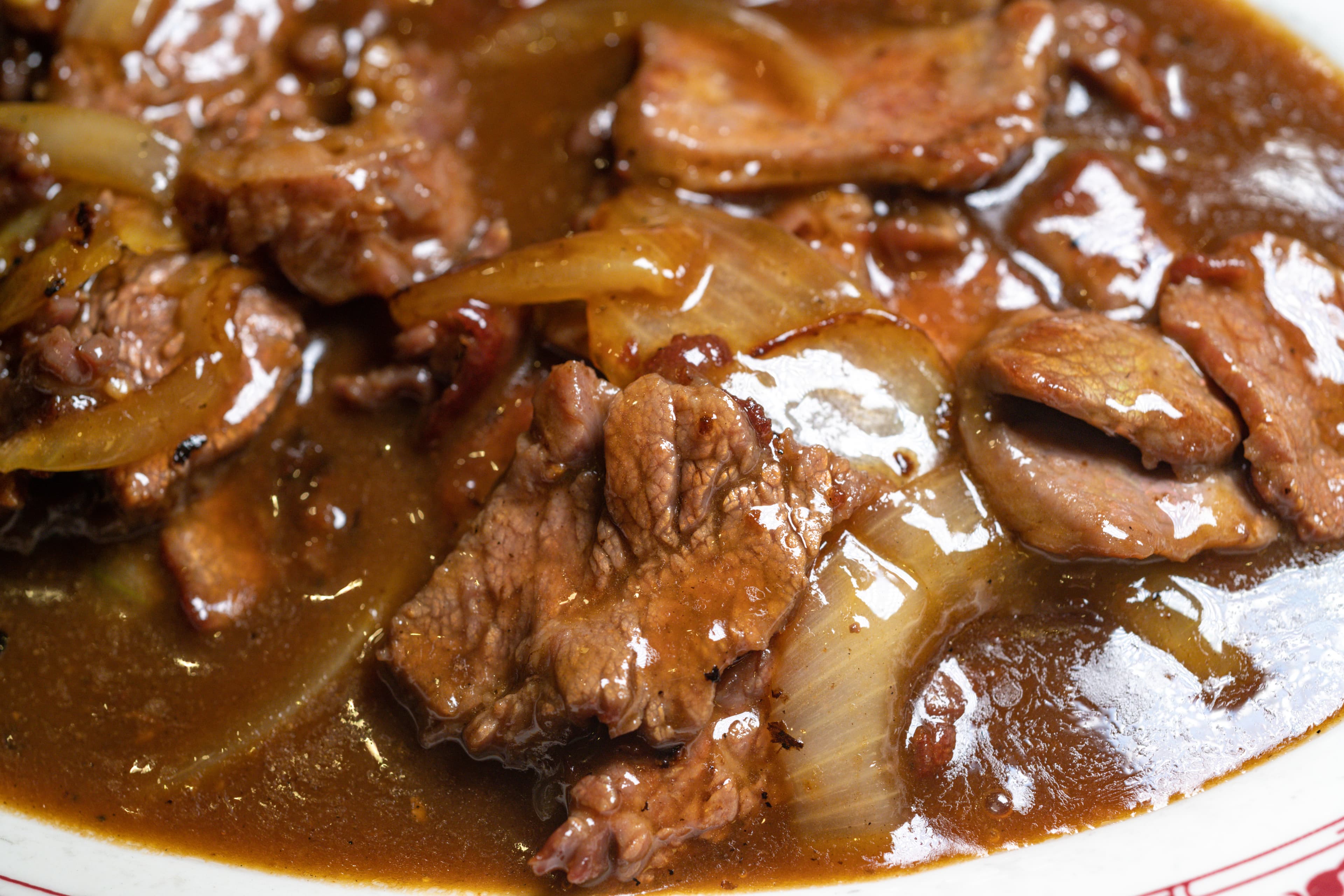 可配大量白飯的「蠔油牛肉」,應該能幫功夫巨星補充不少能量。(12.45美元/份,約NT$387)