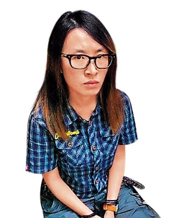 蔡京京(左)到紐西蘭遊學時,認識大她19歲的家教曾智忠(右),2人陷入熱戀。(翻攝畫面)