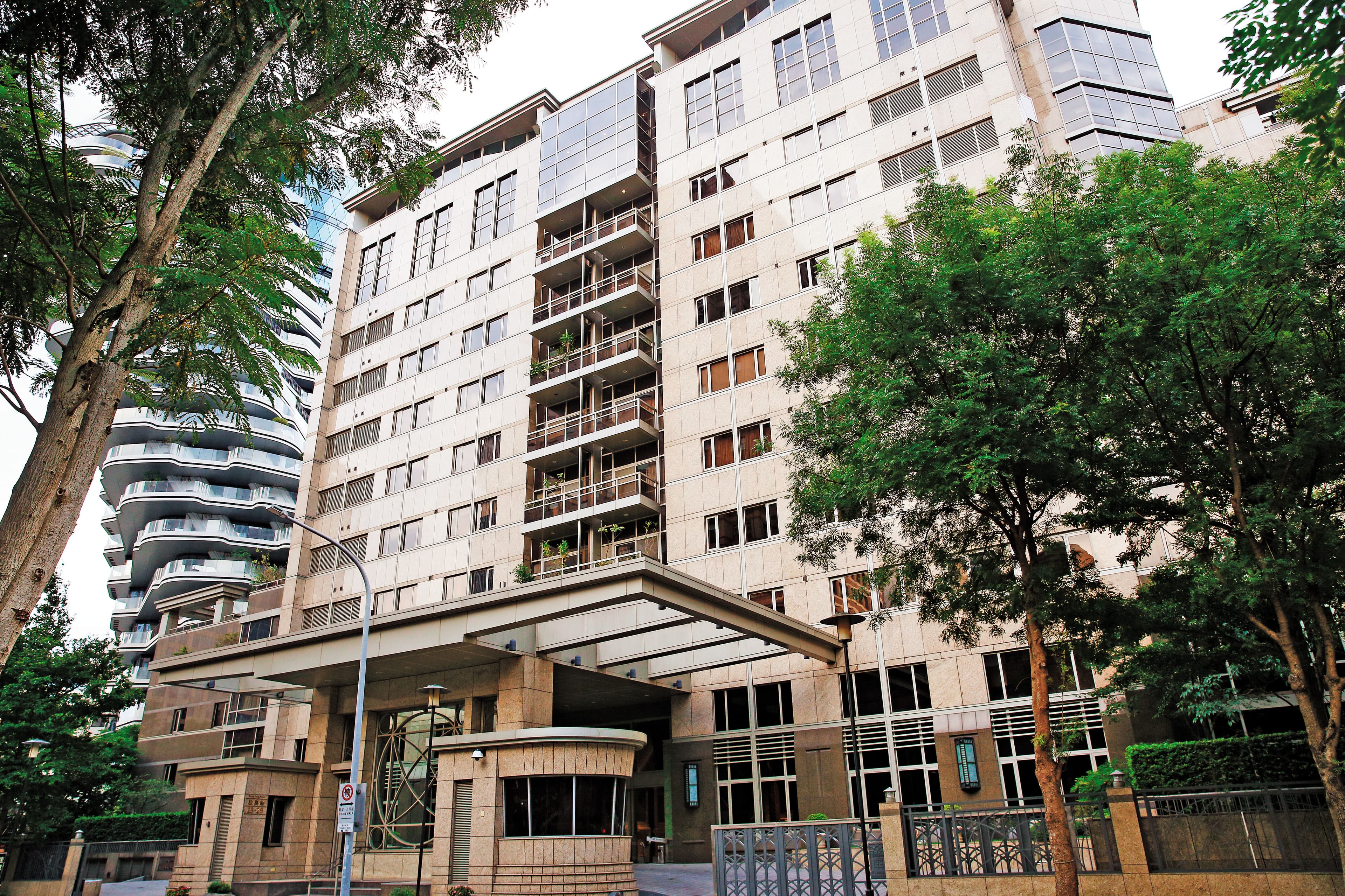 仍在敗選情緒中的郭台銘,在民調揭曉後,一整天待在台北市松勇路家中(圖)未現身。