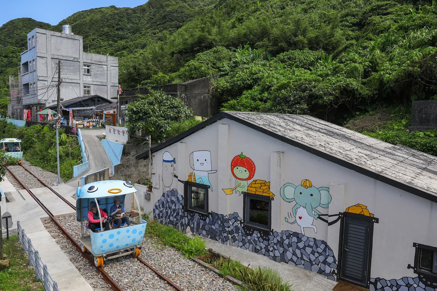 「深澳鐵道自行車」為全台唯一依山傍海的自行車鐵道。