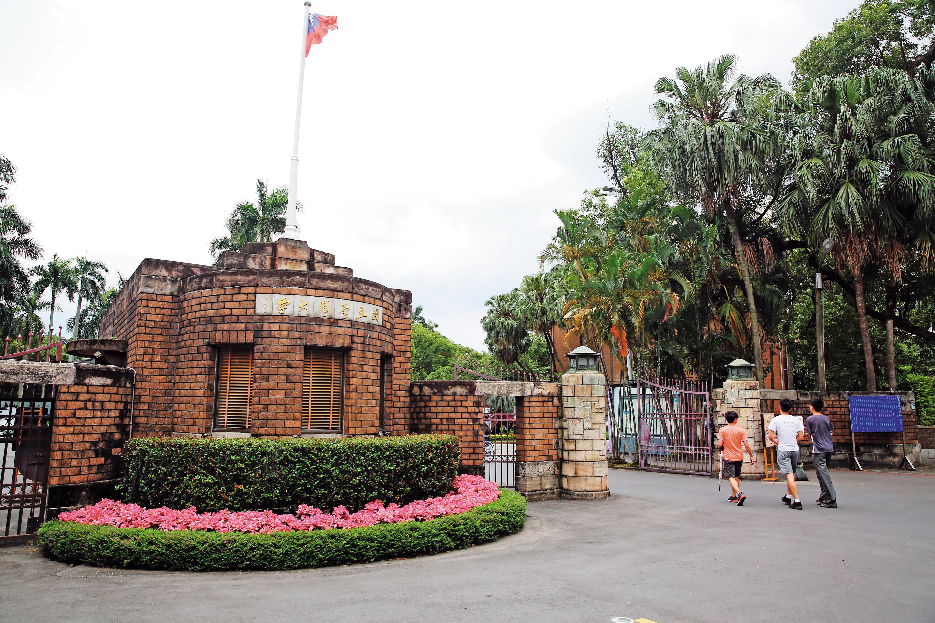 「基泰台大」位在北市公館商圈,鄰近台大(圖),交通與生活機能都很便利,成為指標性豪宅。