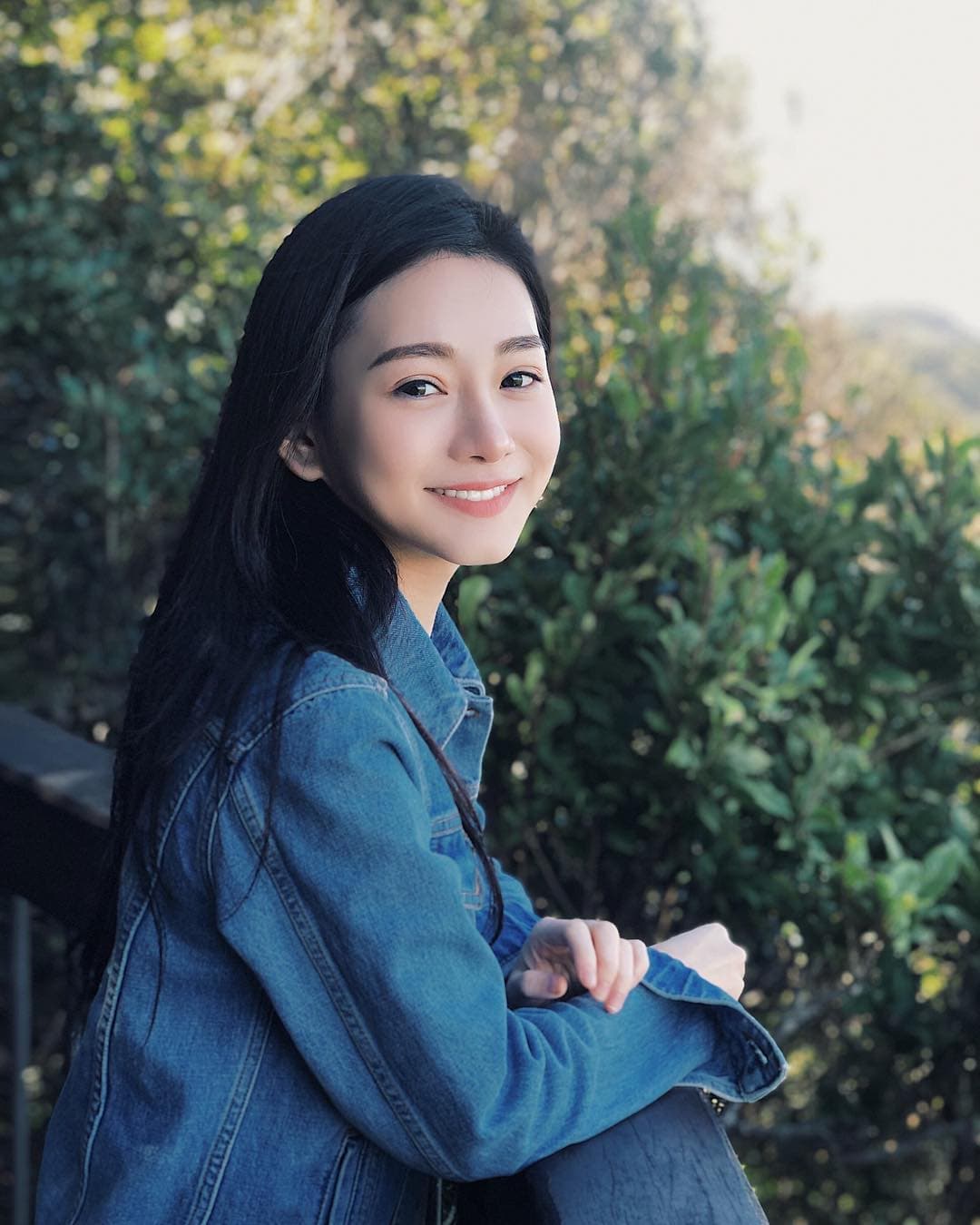 去年爆紅的李姓正妹醫師在IG分享手寫筆記募款,款項將用於非洲義診。(翻攝自IG)