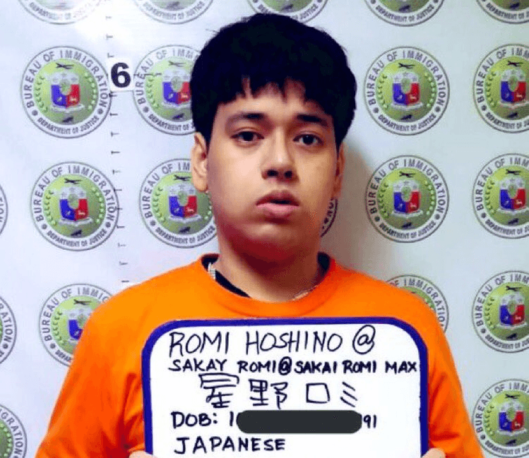 漫畫村負責人星野 Romi 於菲國被逮。(翻攝自推特:ABS-CBN News)