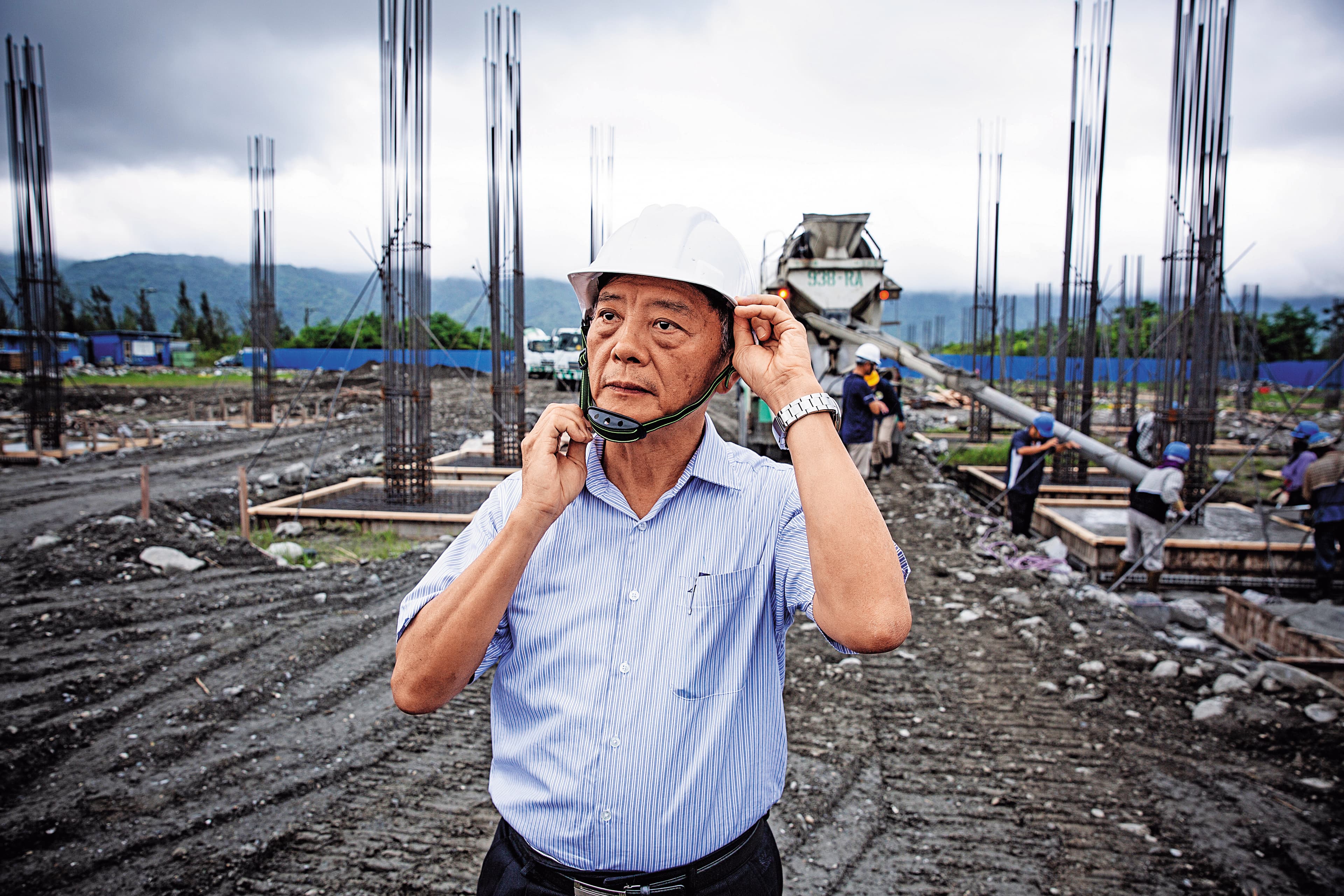王隆昌的專長是營建法規和運輸工程，他現在擔任一些學生的工程顧問，偶爾到工地監工，為畫工程圖的設計師和實際施工的工人，做出良好溝通。