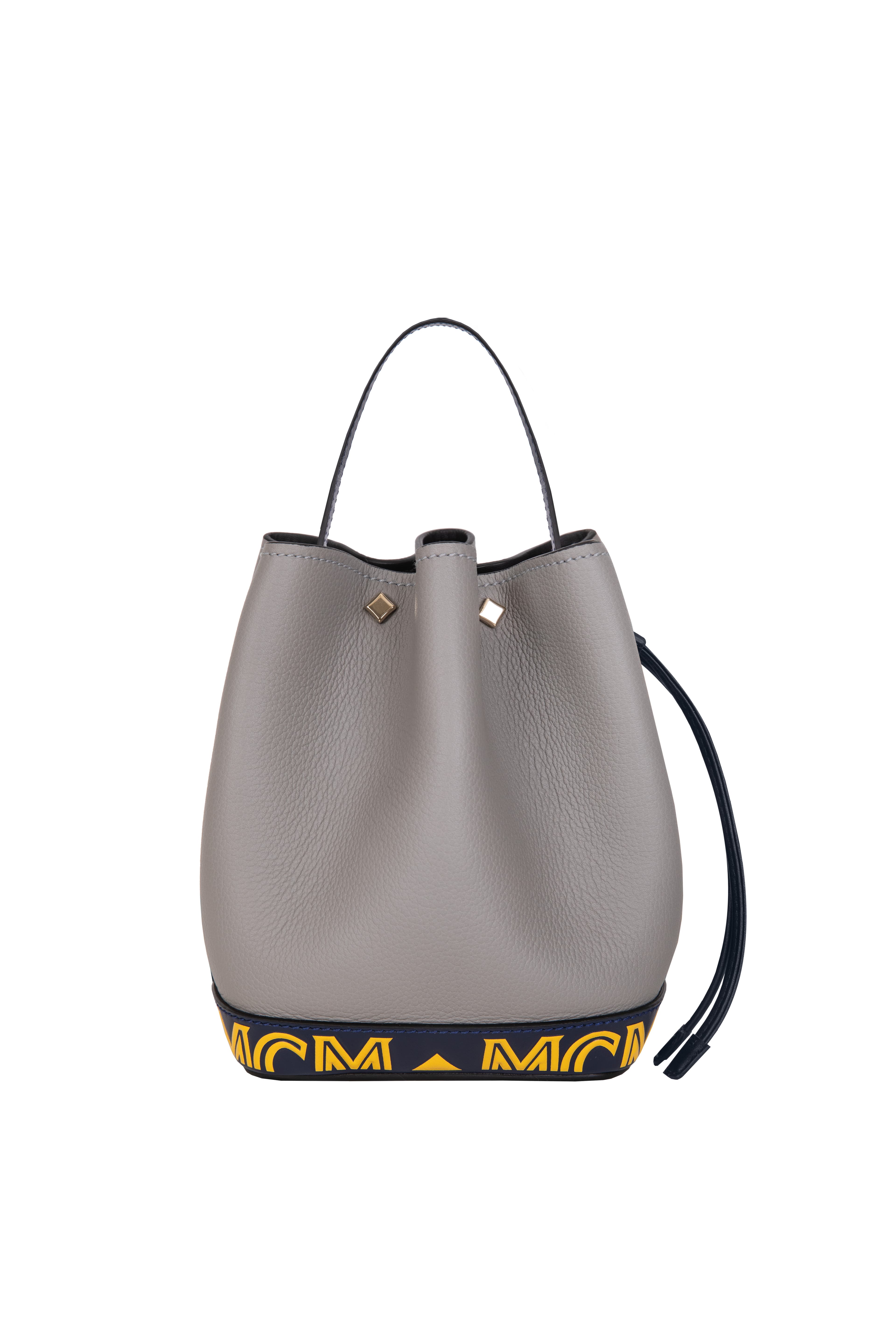 .MCM Milano系列束口袋（灰色）。NT$41,000（MCM提供）