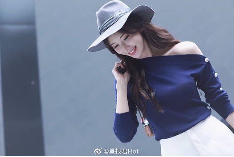 林志玲昨日返台,是婚後首次回娘家。(翻攝自星報君hot微博)