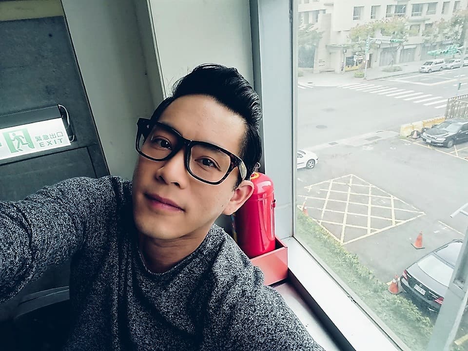 Junior韓宜邦近年迷上玩攝影,經常捉弄同劇藝人。(翻攝自韓宜邦臉書)