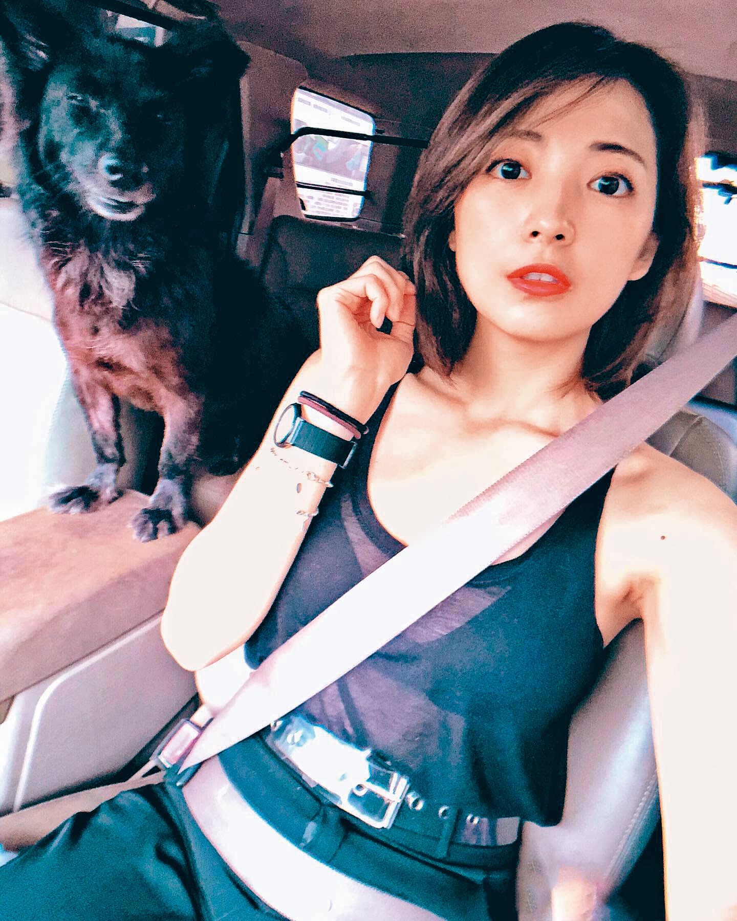 阿喜稱自己是因拍戲才抽菸，但後來也覺得不應該以此當藉口。（翻攝阿喜臉書）