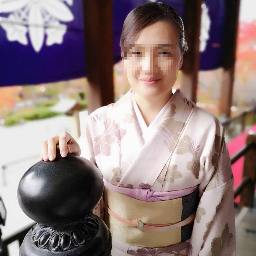 華航地勤主管董靜宜(圖),也跟著國安局人員買未稅品,是否違法有待檢調釐清。(翻攝自臉書)