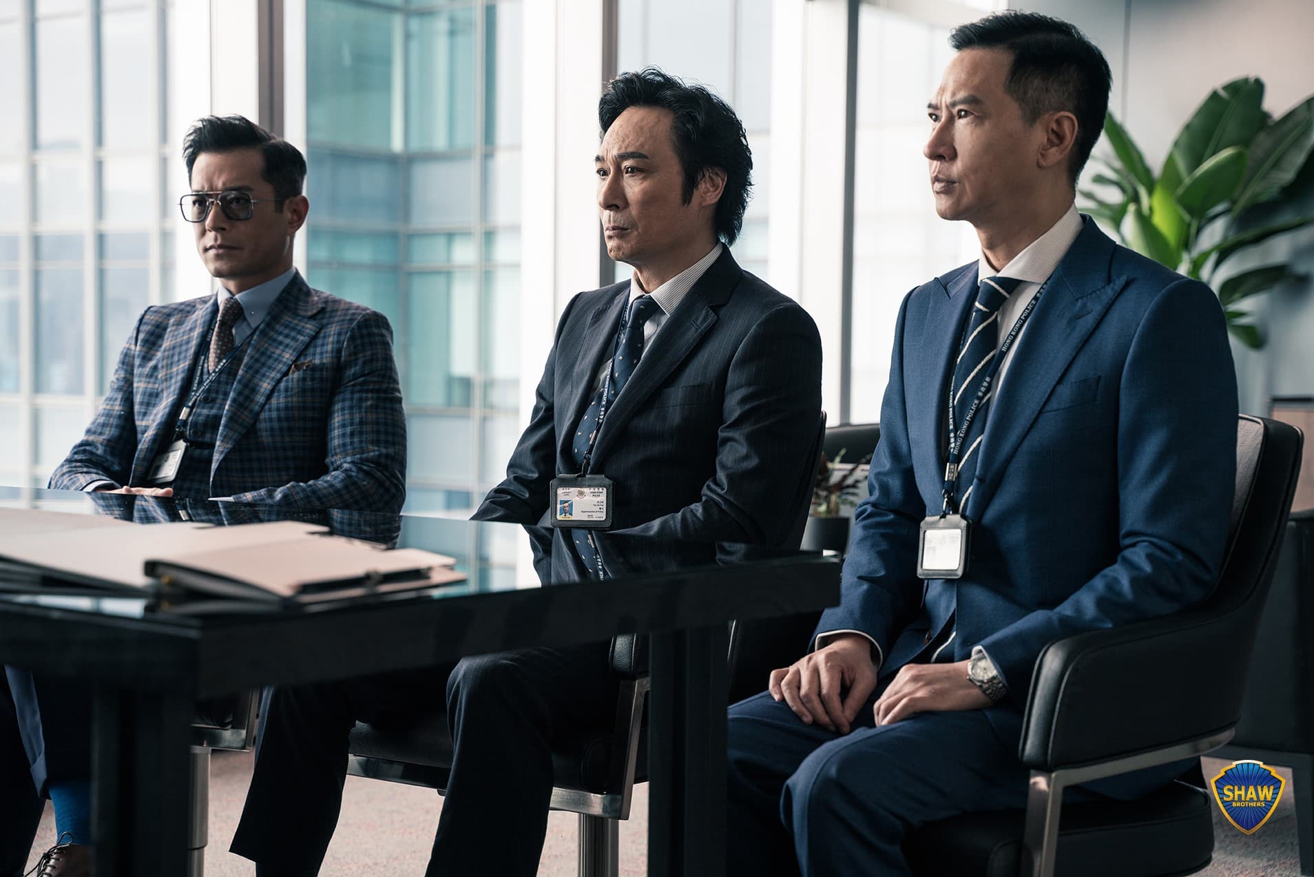 《使徒行者2諜影行動》由首集班底古天樂(左起)、張家輝、吳鎮宇三位影帝主演,三人再度上演諜對諜戲碼。(華映提供)