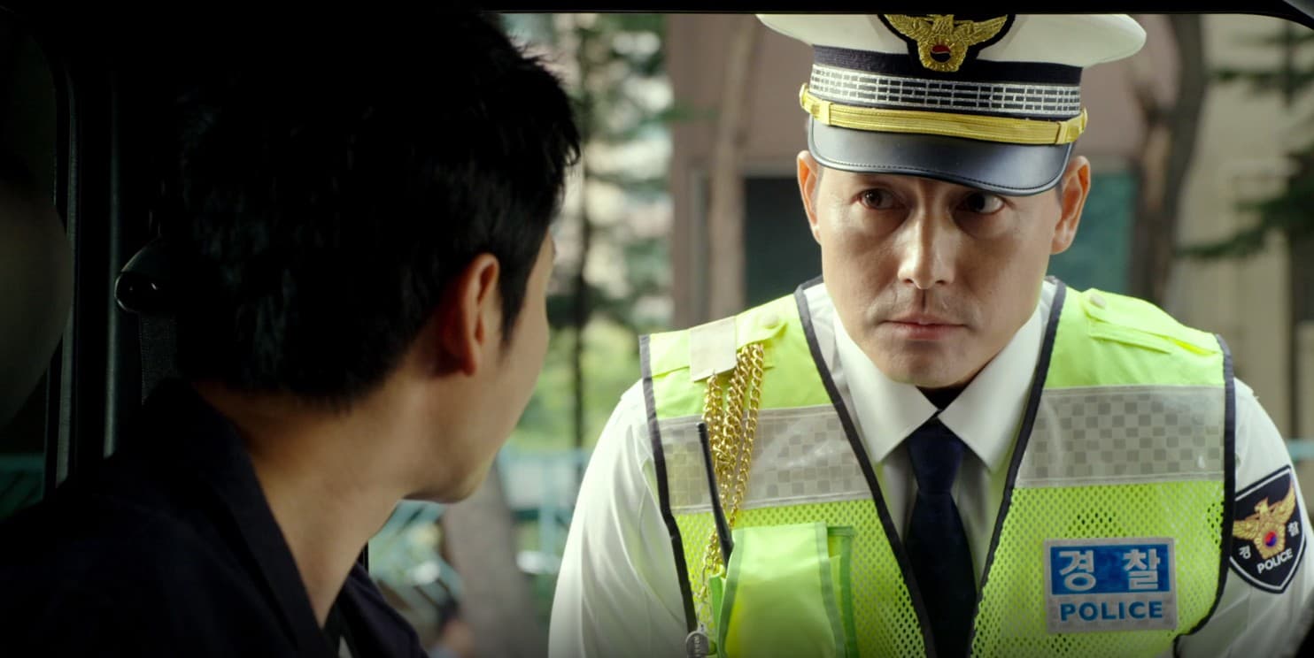 鄭雨盛化身交警,在《怎麼就,結婚了》客串演出。(可樂電影提供)