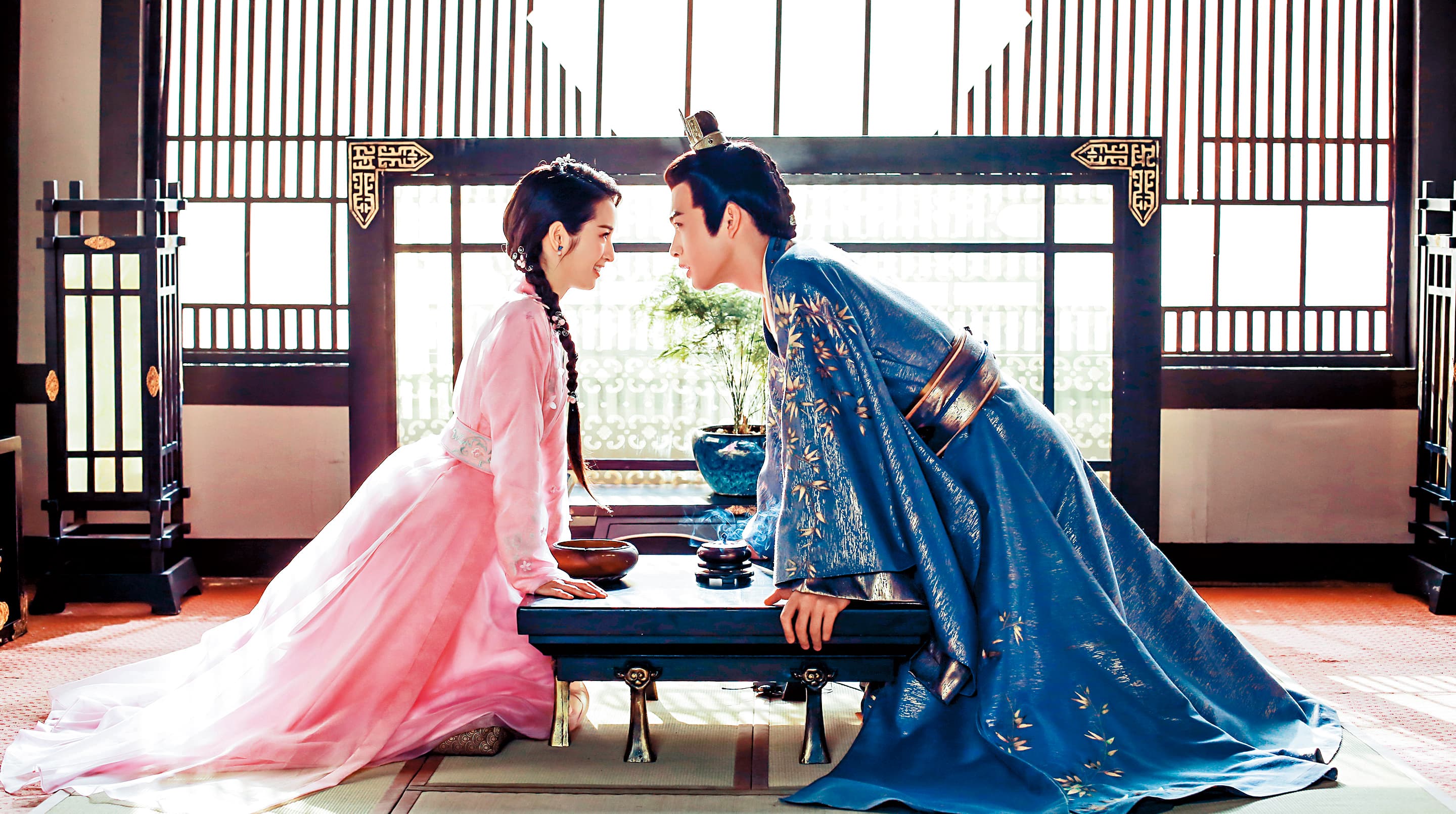 《小女花不棄》由林依晨(左)、張彬彬(右)主演,根據中國大陸「雲合數據」2019年度排行榜顯示,該劇點擊量已超過56億。(中天提供)