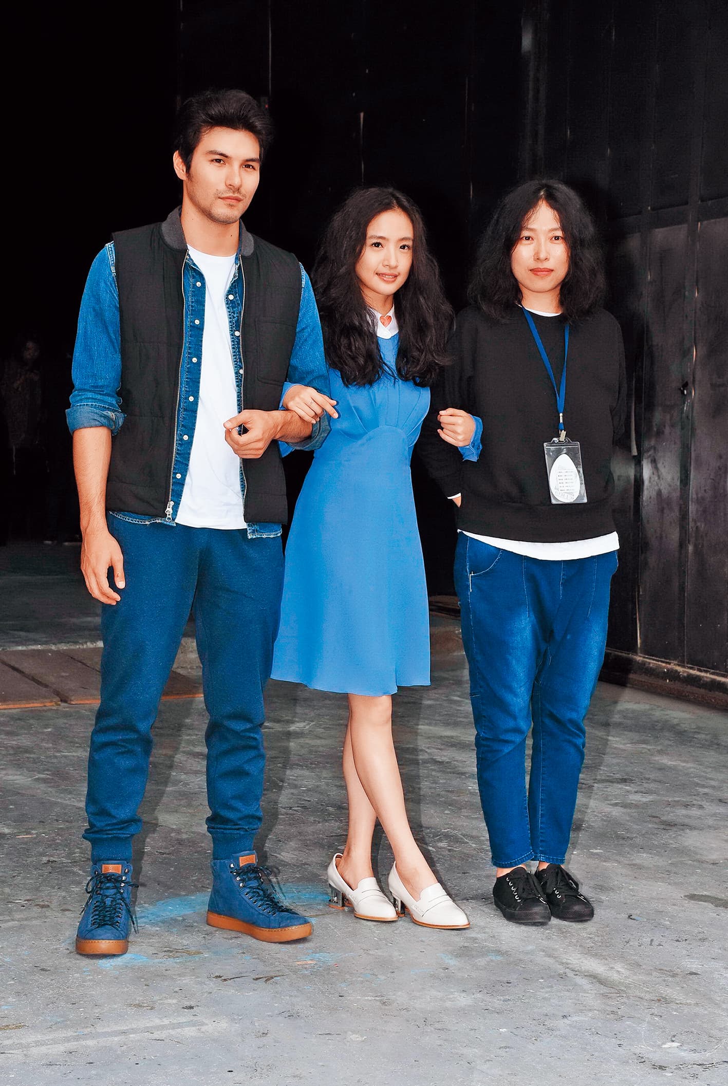 電影《我的蛋男情人》導演傅天余(右)將編導驚悚鬼片《濕身》。左起為鳳小岳、林依晨。(東方IC)