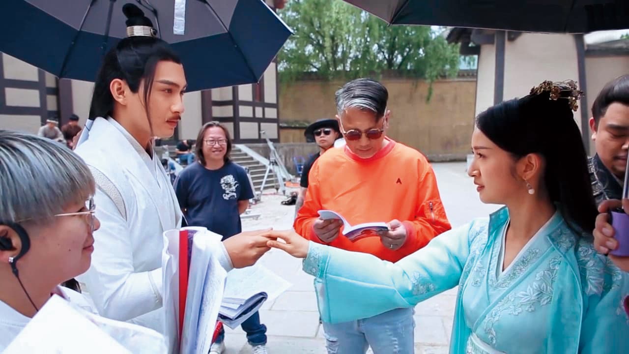 導演查傳誼(右二)為《小女花不棄》增添港式幽默,笑點有別於一般古裝劇。