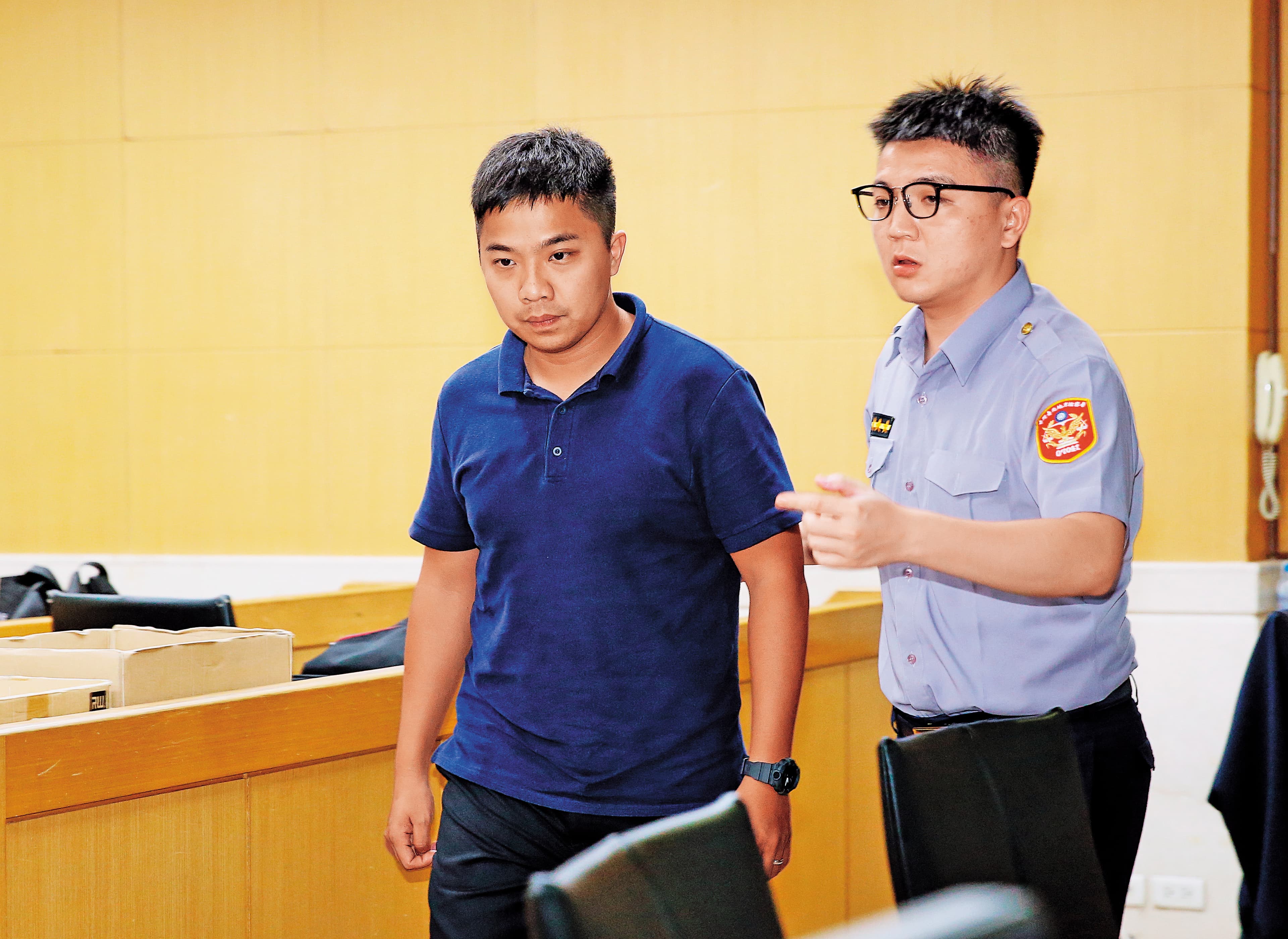 國安局上士總務劉尊彰在駕駛室任職,買菸數量最多,高達近900條,卻交代不清楚到底是誰買的,遭檢方以50萬元交保。