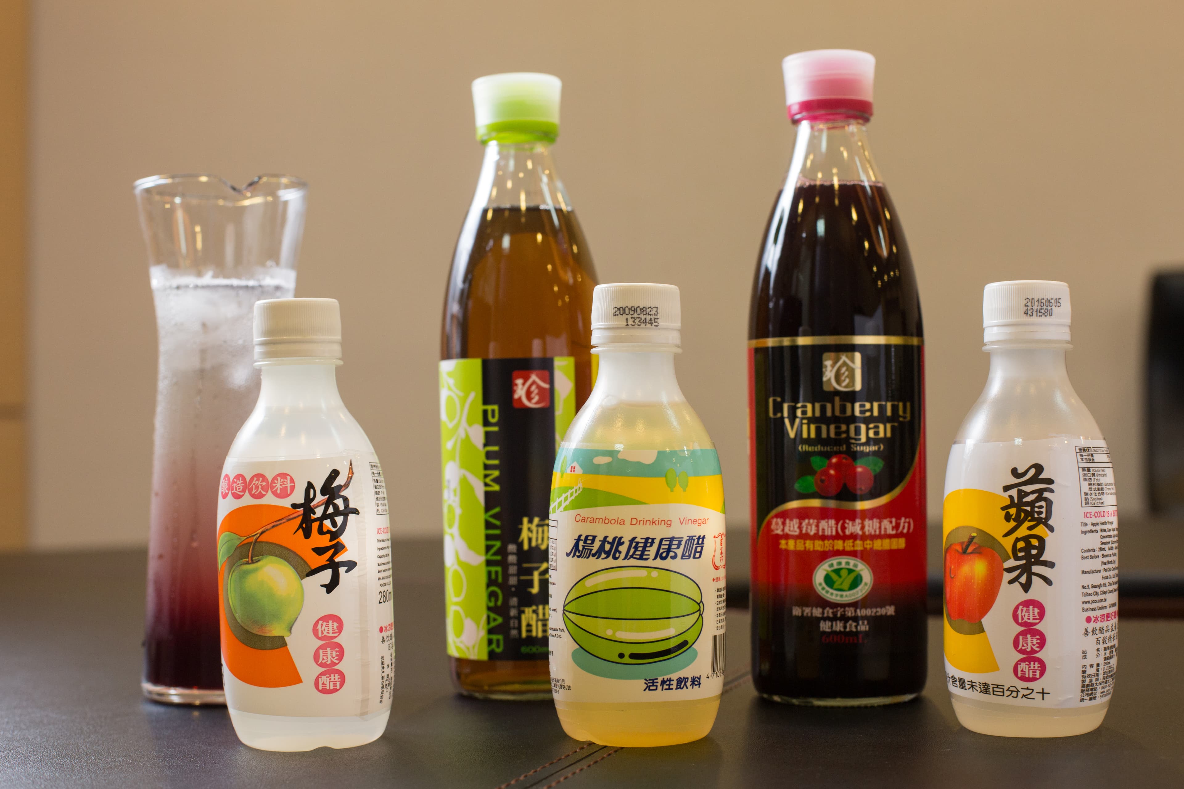 江中琨推出多款醋飲方式，讓濃縮果醋不只能兌水喝，還能添加在咖啡和牛奶中。