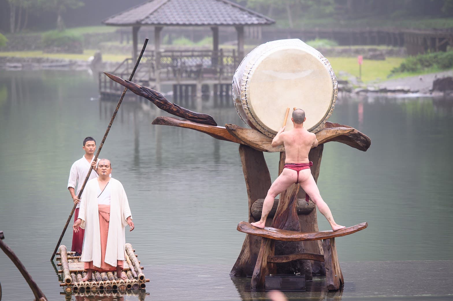 《聽海之心》曾受到法國《世界日報》評為「法國亞維儂藝術節最佳節目」,2000年再度被讚譽為「法國里昂舞蹈藝術節最受觀眾歡迎的節目」。(力麗觀光提供)